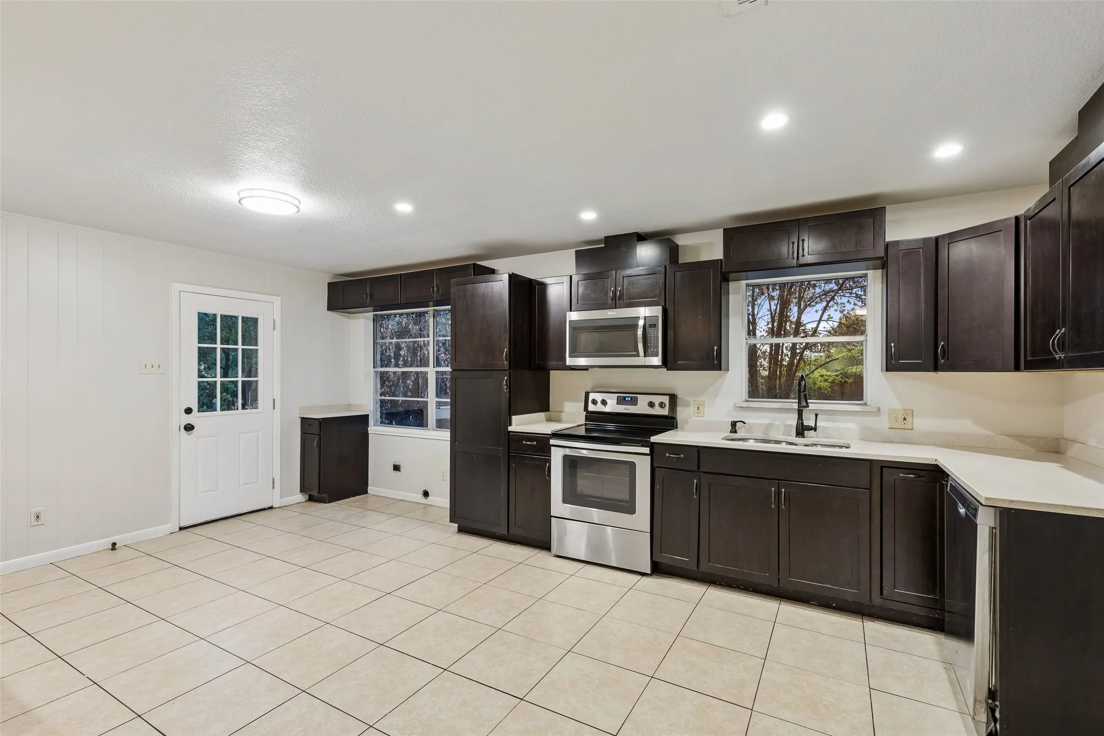 Single Family Residence For Sale in Tarrant County , 3159 Southlake Park Road, Southlake, Texas 76092, 3 Bedroom, 2 Bathroom, Garage spaces, 1,353 Sqft, built in 1962, mls#21400473, Real Estate Agent in Southlake, Homes For Sale in Tarrant county, Homes For Sale in Southlake, Realtor in Southlake Texas, Real Estate Brokerage Independent Realty Texas, Luminita Cordes Realtor