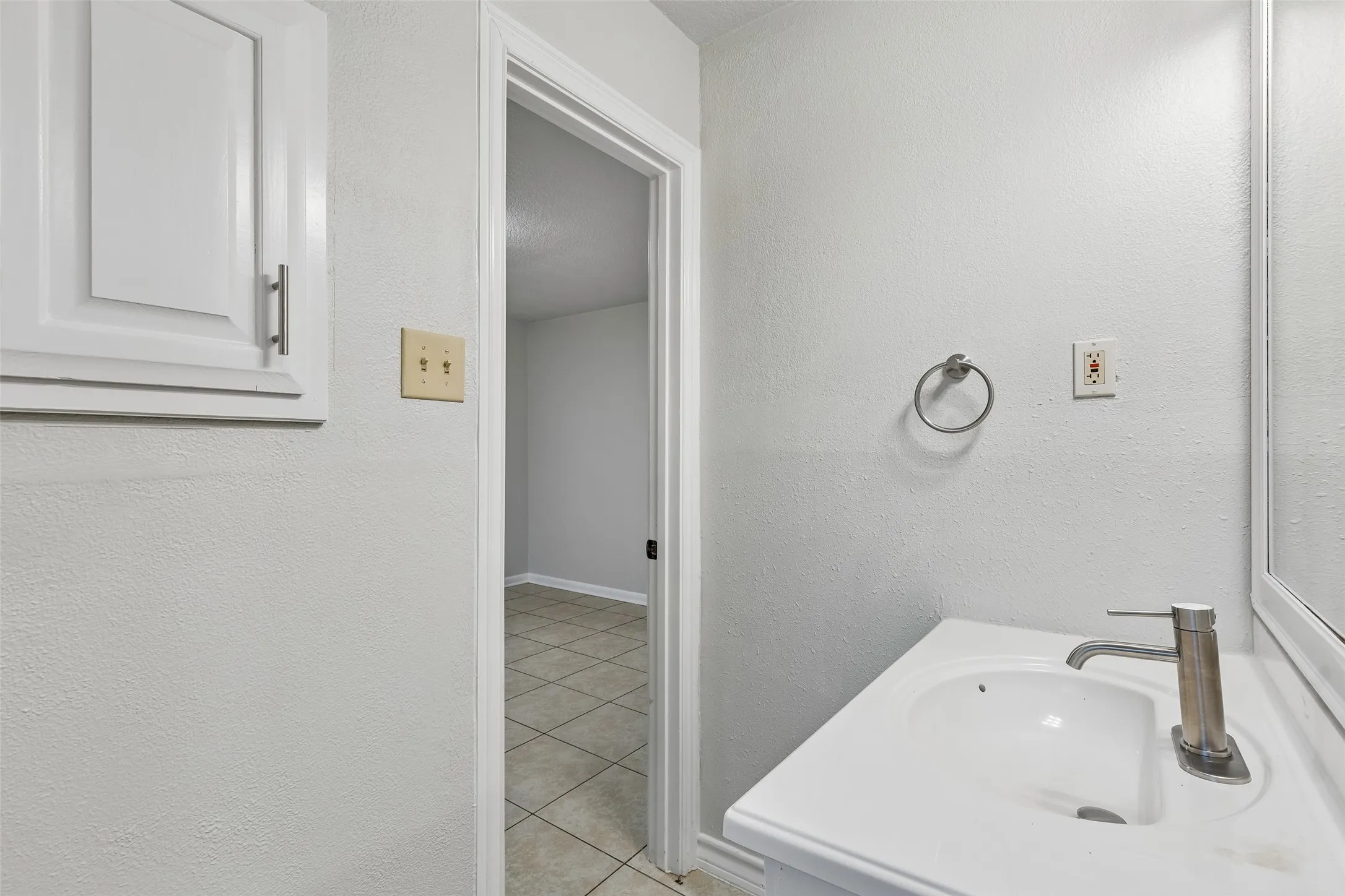 Single Family Residence For Sale in Tarrant County , 3159 Southlake Park Road, Southlake, Texas 76092, 3 Bedroom, 2 Bathroom, Garage spaces, 1,353 Sqft, built in 1962, mls#21400473, Real Estate Agent in Southlake, Homes For Sale in Tarrant county, Homes For Sale in Southlake, Realtor in Southlake Texas, Real Estate Brokerage Independent Realty Texas, Luminita Cordes Realtor