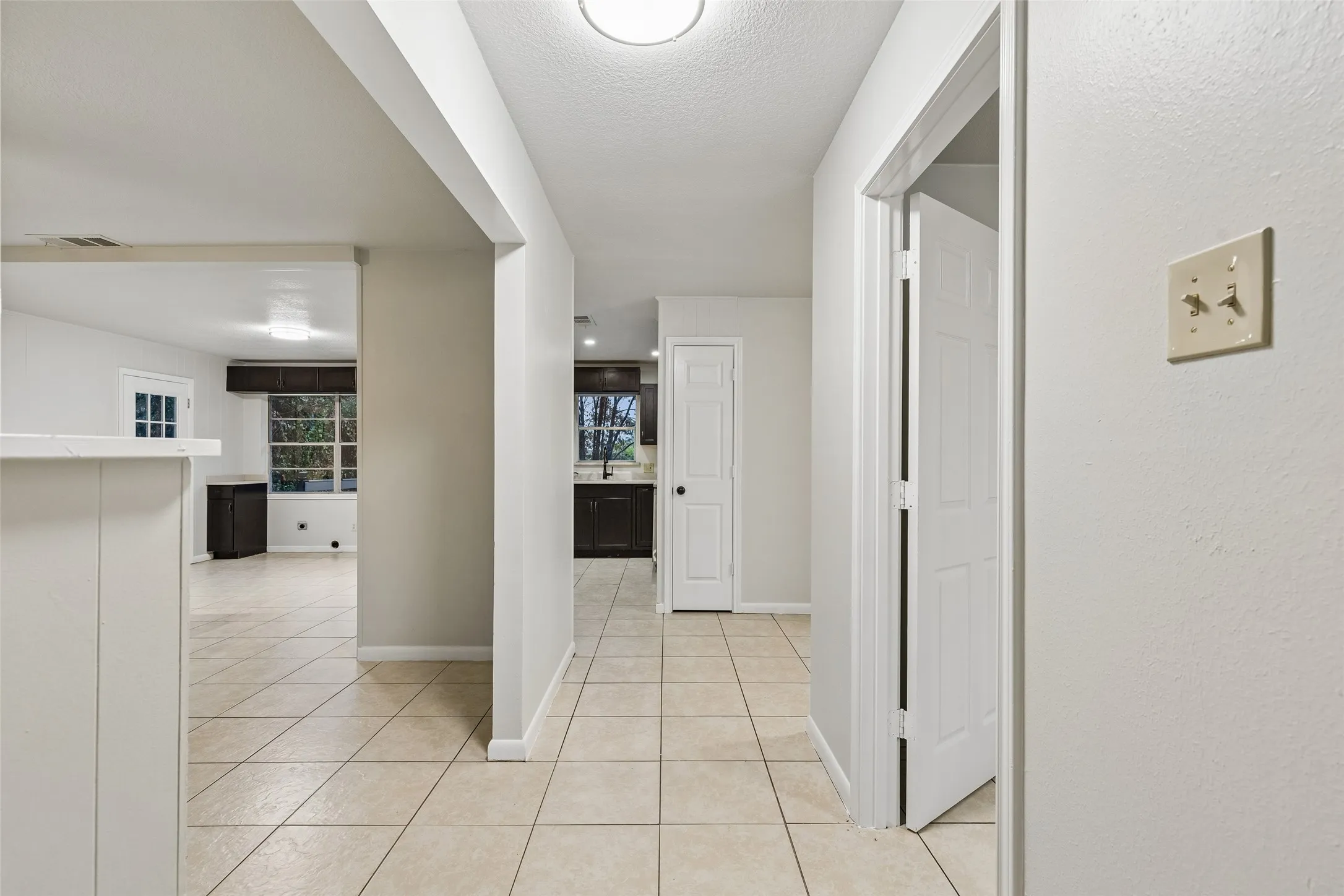 Single Family Residence For Sale in Tarrant County , 3159 Southlake Park Road, Southlake, Texas 76092, 3 Bedroom, 2 Bathroom, Garage spaces, 1,353 Sqft, built in 1962, mls#21400473, Real Estate Agent in Southlake, Homes For Sale in Tarrant county, Homes For Sale in Southlake, Realtor in Southlake Texas, Real Estate Brokerage Independent Realty Texas, Luminita Cordes Realtor