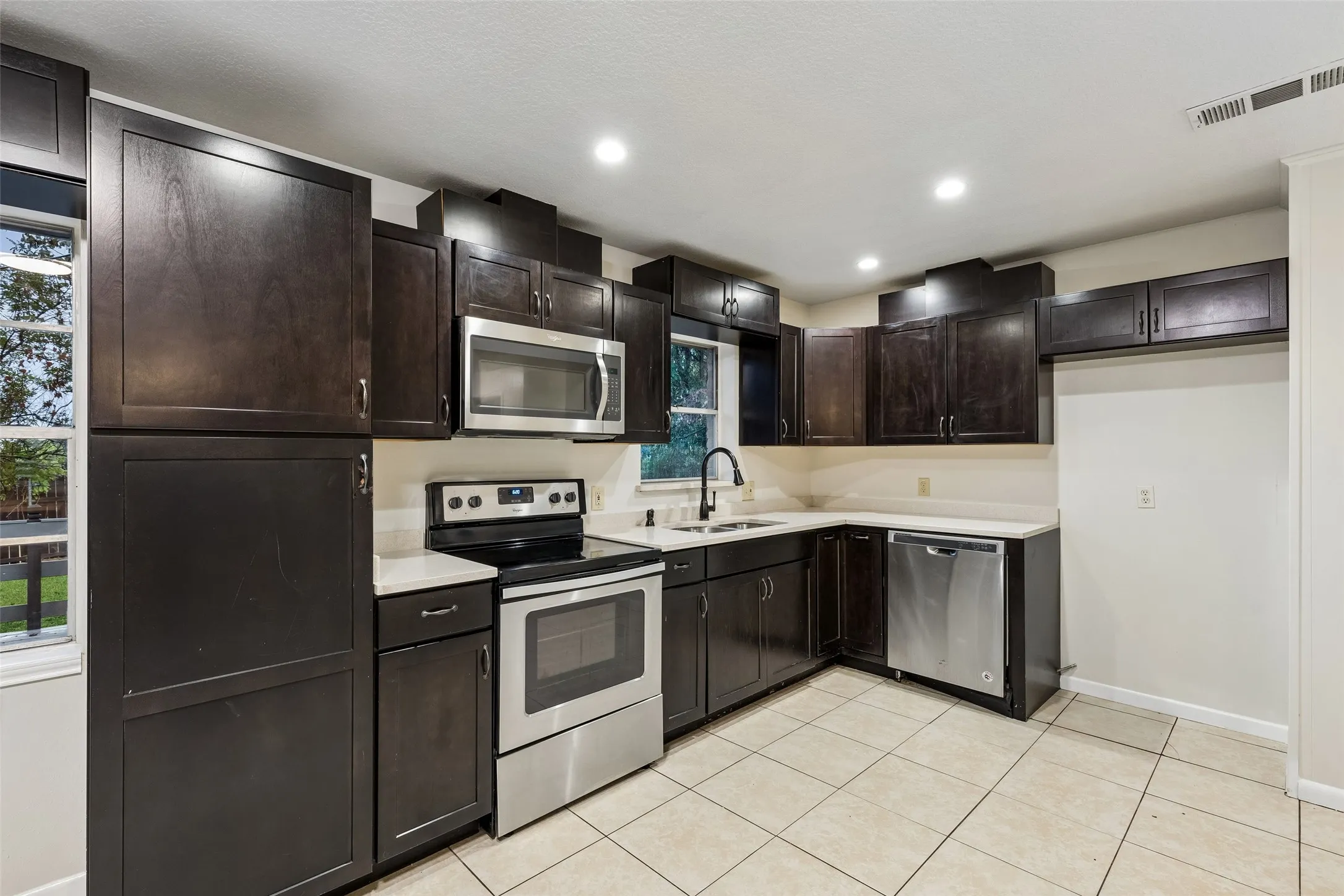 Single Family Residence For Sale in Tarrant County , 3159 Southlake Park Road, Southlake, Texas 76092, 3 Bedroom, 2 Bathroom, Garage spaces, 1,353 Sqft, built in 1962, mls#21400473, Real Estate Agent in Southlake, Homes For Sale in Tarrant county, Homes For Sale in Southlake, Realtor in Southlake Texas, Real Estate Brokerage Independent Realty Texas, Luminita Cordes Realtor