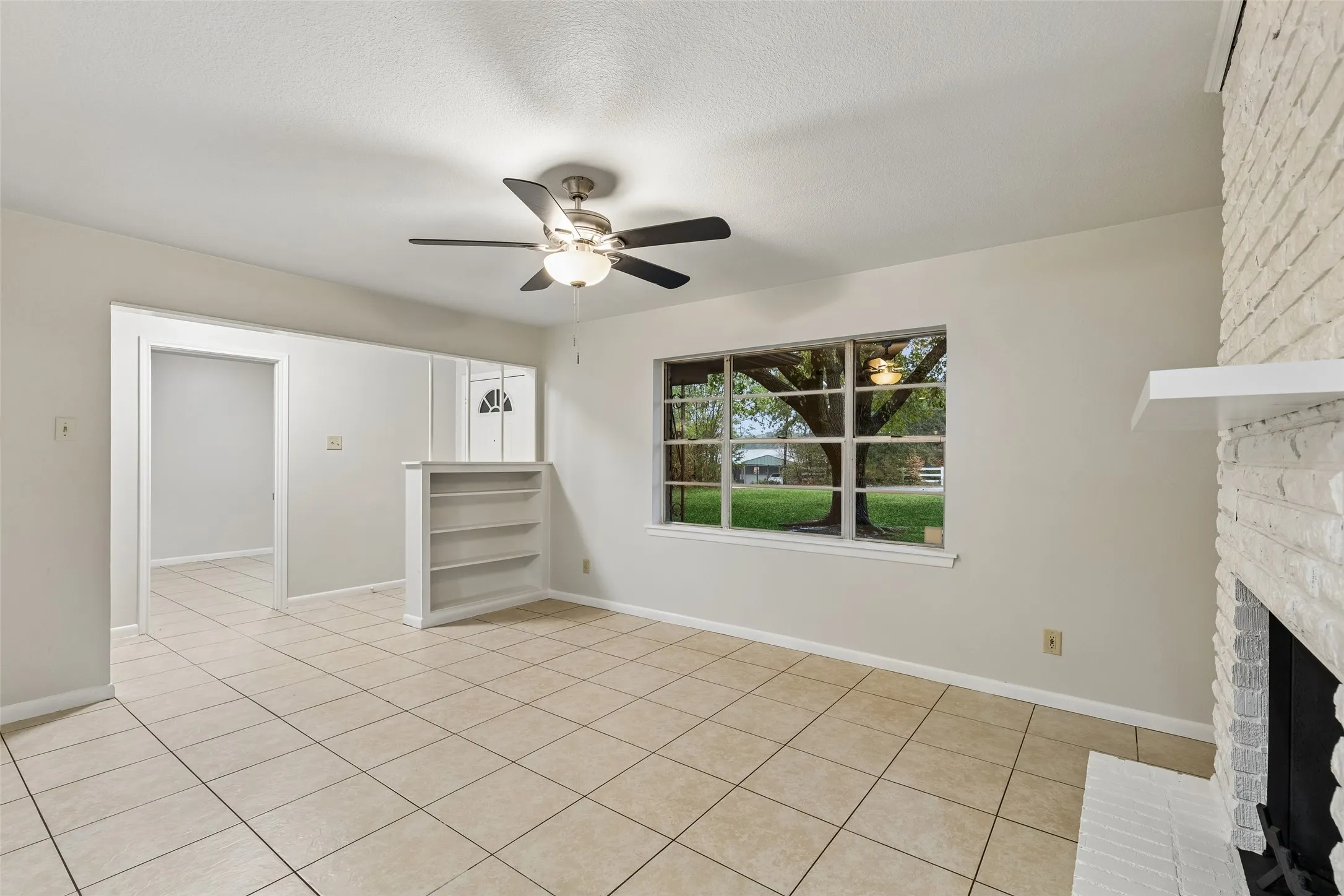 Single Family Residence For Sale in Tarrant County , 3159 Southlake Park Road, Southlake, Texas 76092, 3 Bedroom, 2 Bathroom, Garage spaces, 1,353 Sqft, built in 1962, mls#21400473, Real Estate Agent in Southlake, Homes For Sale in Tarrant county, Homes For Sale in Southlake, Realtor in Southlake Texas, Real Estate Brokerage Independent Realty Texas, Luminita Cordes Realtor