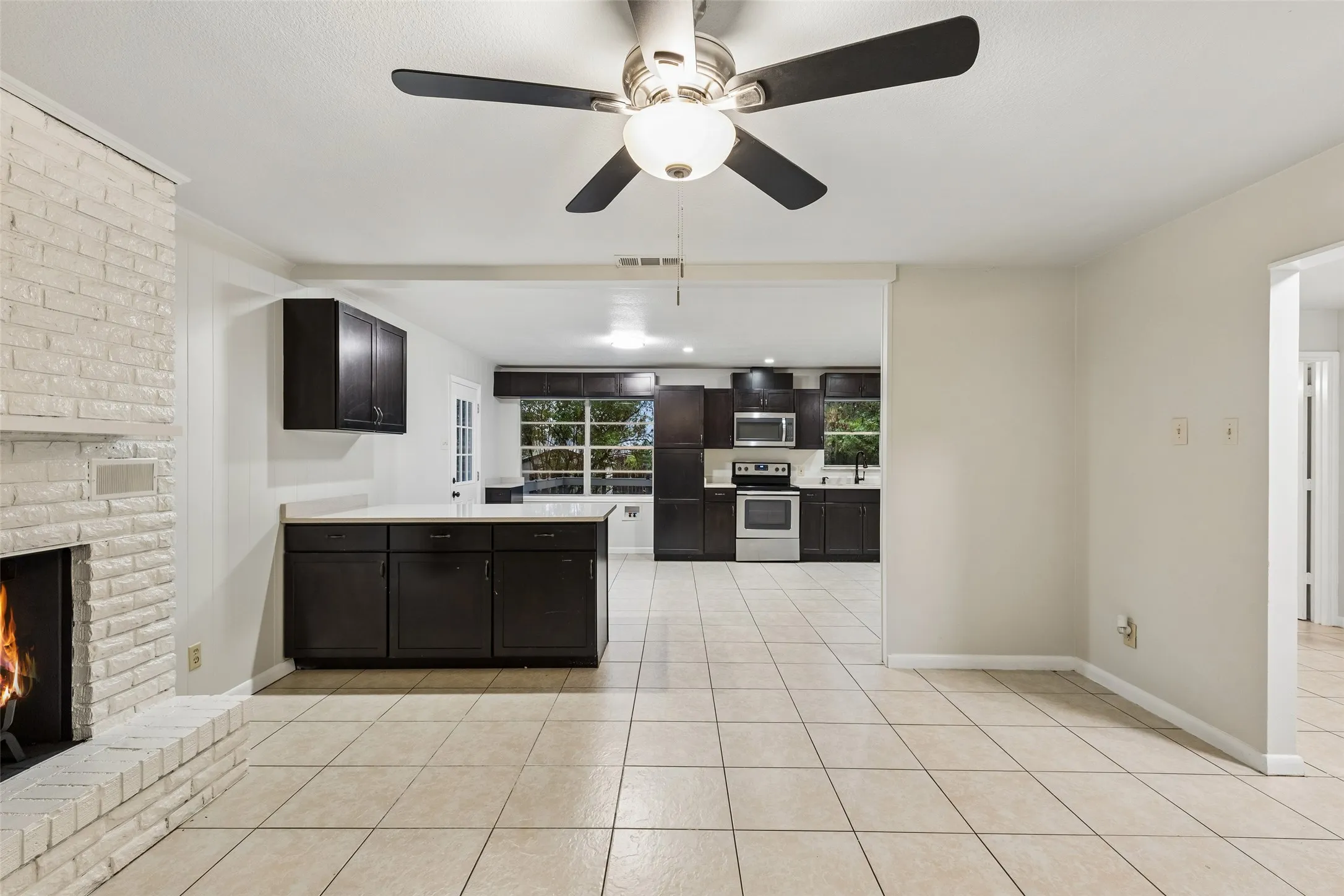 Single Family Residence For Sale in Tarrant County , 3159 Southlake Park Road, Southlake, Texas 76092, 3 Bedroom, 2 Bathroom, Garage spaces, 1,353 Sqft, built in 1962, mls#21400473, Real Estate Agent in Southlake, Homes For Sale in Tarrant county, Homes For Sale in Southlake, Realtor in Southlake Texas, Real Estate Brokerage Independent Realty Texas, Luminita Cordes Realtor