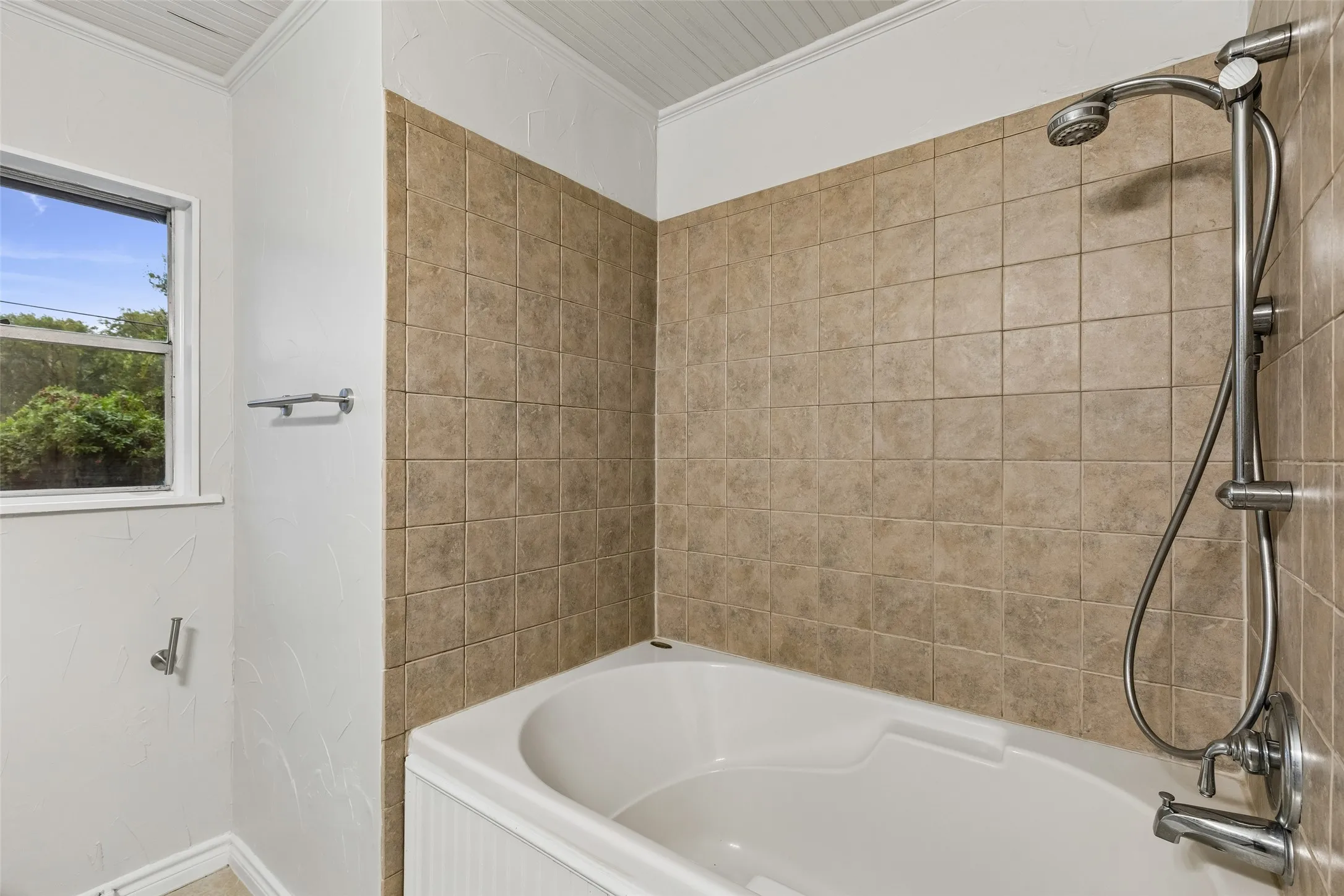 Single Family Residence For Sale in Tarrant County , 3159 Southlake Park Road, Southlake, Texas 76092, 3 Bedroom, 2 Bathroom, Garage spaces, 1,353 Sqft, built in 1962, mls#21400473, Real Estate Agent in Southlake, Homes For Sale in Tarrant county, Homes For Sale in Southlake, Realtor in Southlake Texas, Real Estate Brokerage Independent Realty Texas, Luminita Cordes Realtor