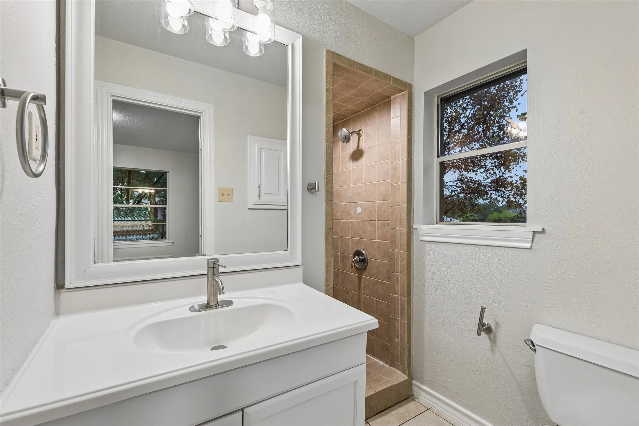 Single Family Residence For Sale in Tarrant County , 3159 Southlake Park Road, Southlake, Texas 76092, 3 Bedroom, 2 Bathroom, Garage spaces, 1,353 Sqft, built in 1962, mls#21400473, Real Estate Agent in Southlake, Homes For Sale in Tarrant county, Homes For Sale in Southlake, Realtor in Southlake Texas, Real Estate Brokerage Independent Realty Texas, Luminita Cordes Realtor