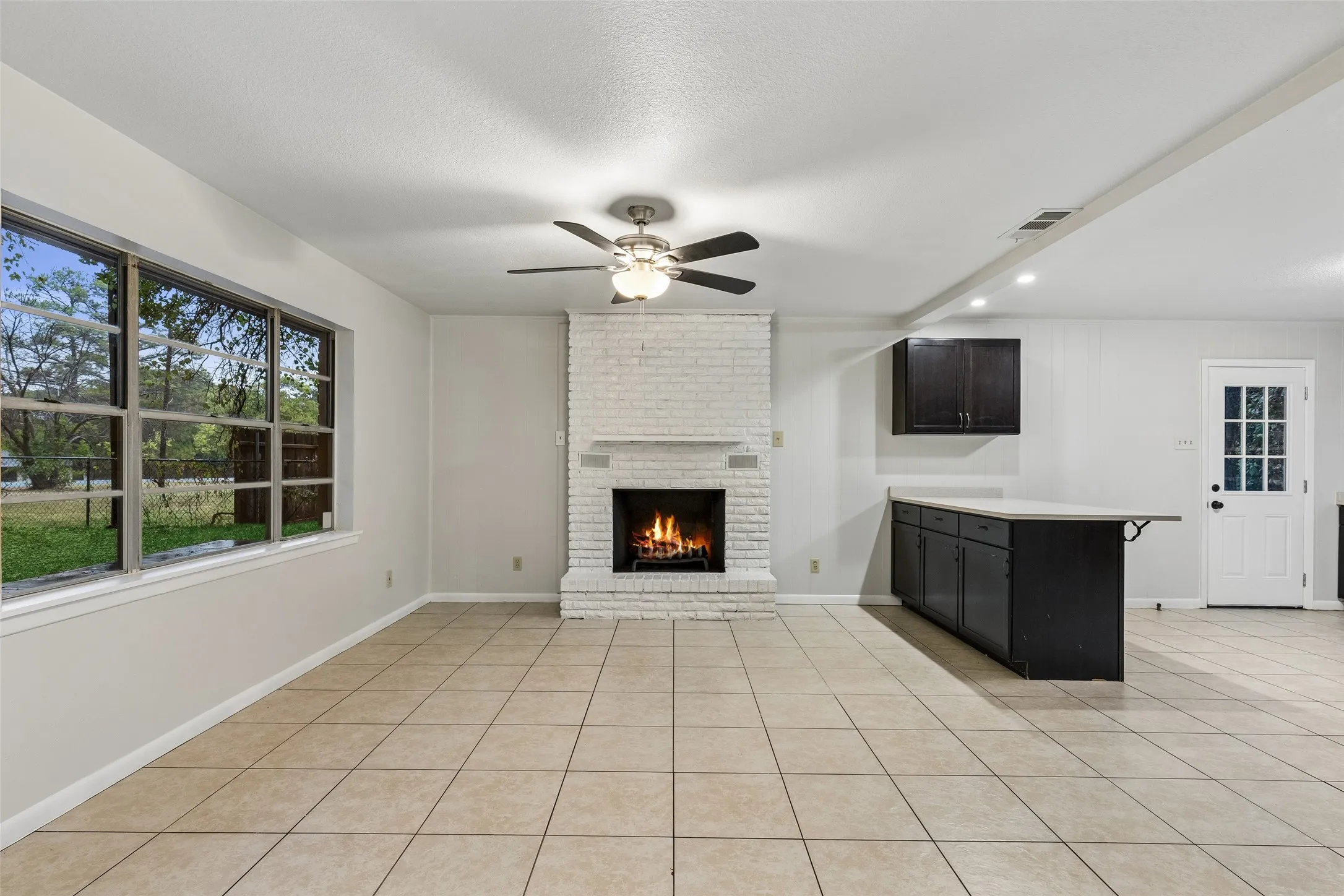 Single Family Residence For Sale in Tarrant County , 3159 Southlake Park Road, Southlake, Texas 76092, 3 Bedroom, 2 Bathroom, Garage spaces, 1,353 Sqft, built in 1962, mls#21400473, Real Estate Agent in Southlake, Homes For Sale in Tarrant county, Homes For Sale in Southlake, Realtor in Southlake Texas, Real Estate Brokerage Independent Realty Texas, Luminita Cordes Realtor