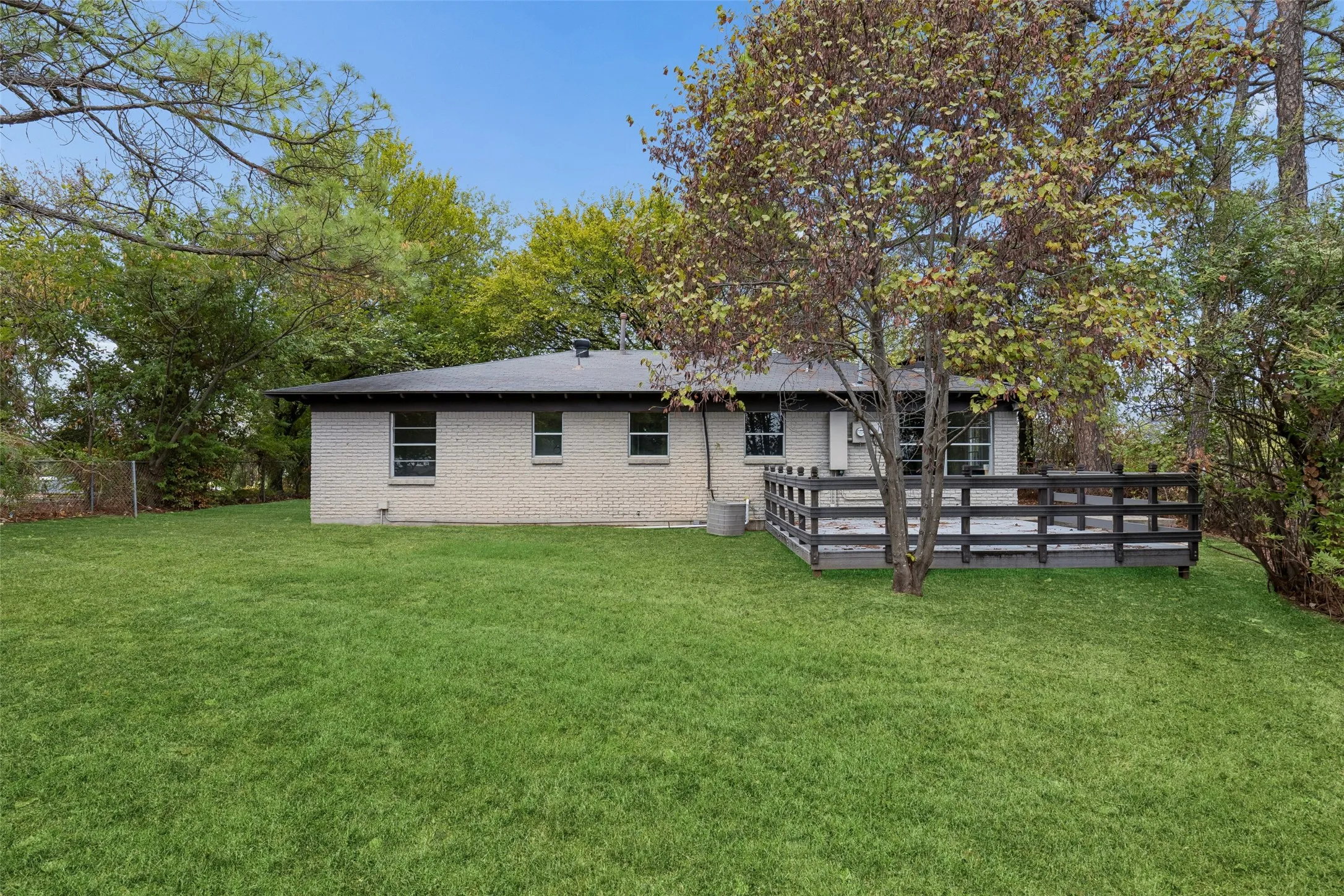 Single Family Residence For Sale in Tarrant County , 3159 Southlake Park Road, Southlake, Texas 76092, 3 Bedroom, 2 Bathroom, Garage spaces, 1,353 Sqft, built in 1962, mls#21400473, Real Estate Agent in Southlake, Homes For Sale in Tarrant county, Homes For Sale in Southlake, Realtor in Southlake Texas, Real Estate Brokerage Independent Realty Texas, Luminita Cordes Realtor