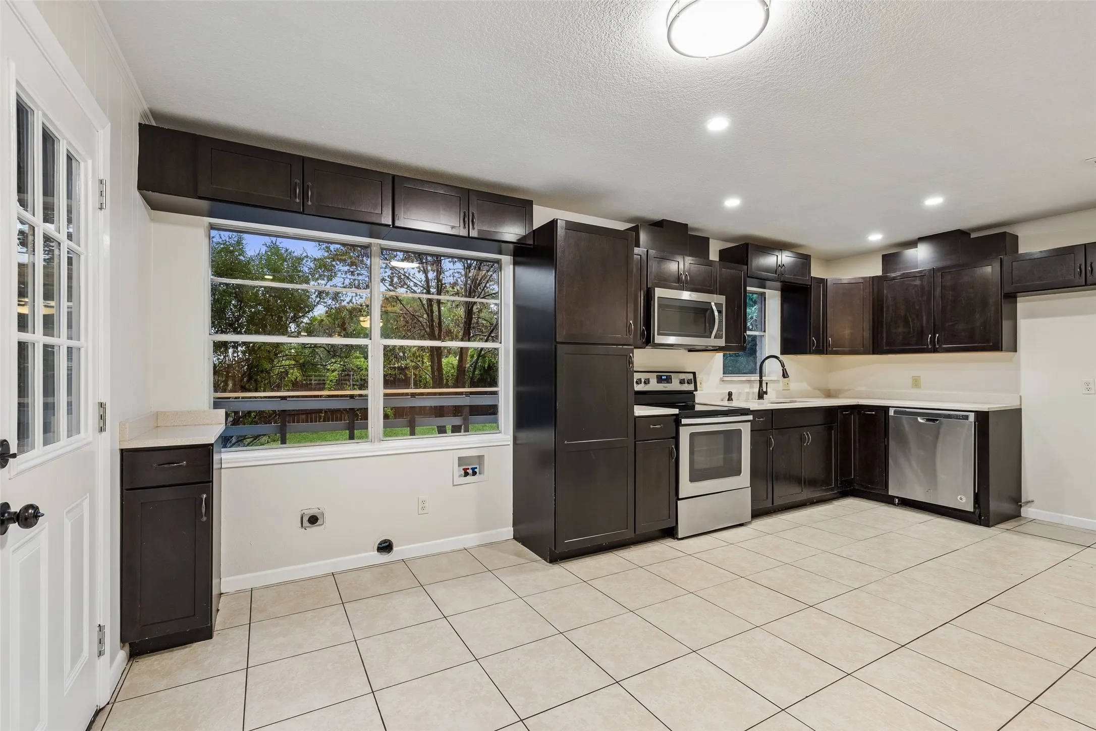 Single Family Residence For Sale in Tarrant County , 3159 Southlake Park Road, Southlake, Texas 76092, 3 Bedroom, 2 Bathroom, Garage spaces, 1,353 Sqft, built in 1962, mls#21400473, Real Estate Agent in Southlake, Homes For Sale in Tarrant county, Homes For Sale in Southlake, Realtor in Southlake Texas, Real Estate Brokerage Independent Realty Texas, Luminita Cordes Realtor