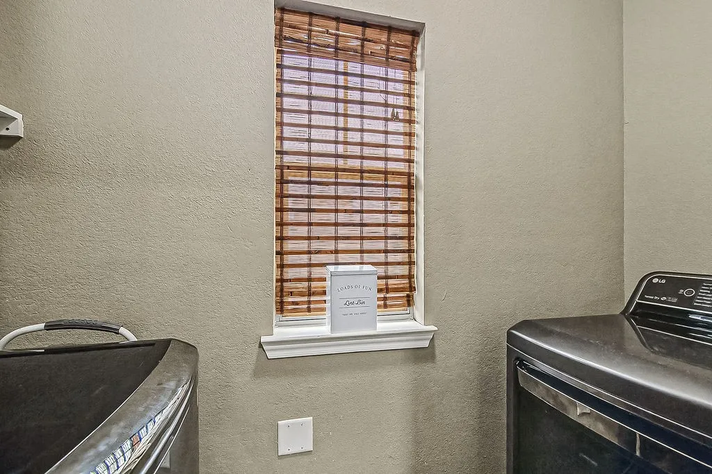 Single Family Residence For Sale in Tarrant County , 105 Water Lane, Crowley, Texas 76036, 3 Bedroom, 2 Bathroom, 1 Garage spaces, 1,940 Sqft, built in 2008, mls#21399866, Real Estate Agent in Crowley, Homes For Sale in Tarrant county, Homes For Sale in Crowley, Realtor in Crowley Texas, Real Estate Brokerage Independent Realty Texas, Luminita Cordes Realtor
