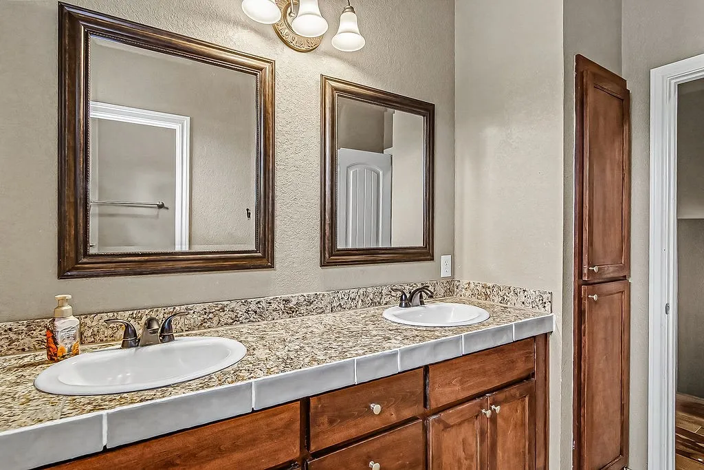 Single Family Residence For Sale in Tarrant County , 105 Water Lane, Crowley, Texas 76036, 3 Bedroom, 2 Bathroom, 1 Garage spaces, 1,940 Sqft, built in 2008, mls#21399866, Real Estate Agent in Crowley, Homes For Sale in Tarrant county, Homes For Sale in Crowley, Realtor in Crowley Texas, Real Estate Brokerage Independent Realty Texas, Luminita Cordes Realtor