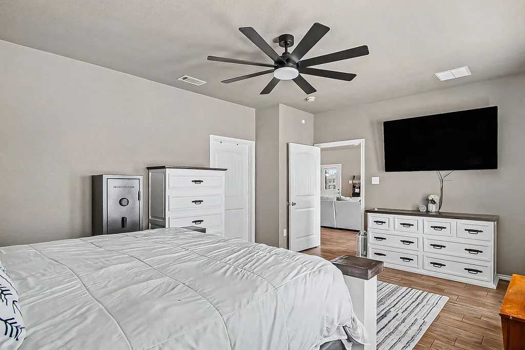 Single Family Residence For Sale in Tarrant County , 105 Water Lane, Crowley, Texas 76036, 3 Bedroom, 2 Bathroom, 1 Garage spaces, 1,940 Sqft, built in 2008, mls#21399866, Real Estate Agent in Crowley, Homes For Sale in Tarrant county, Homes For Sale in Crowley, Realtor in Crowley Texas, Real Estate Brokerage Independent Realty Texas, Luminita Cordes Realtor