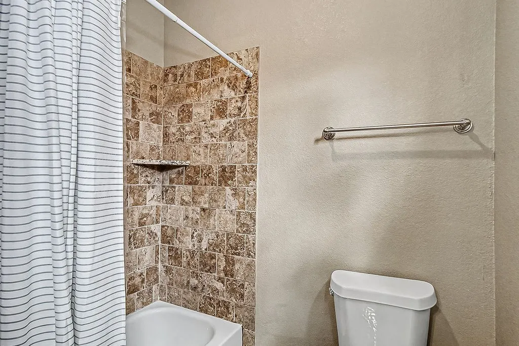 Single Family Residence For Sale in Tarrant County , 105 Water Lane, Crowley, Texas 76036, 3 Bedroom, 2 Bathroom, 1 Garage spaces, 1,940 Sqft, built in 2008, mls#21399866, Real Estate Agent in Crowley, Homes For Sale in Tarrant county, Homes For Sale in Crowley, Realtor in Crowley Texas, Real Estate Brokerage Independent Realty Texas, Luminita Cordes Realtor