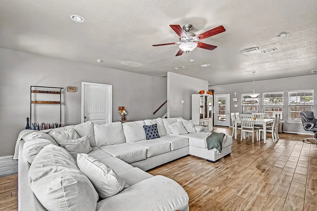Single Family Residence For Sale in Tarrant County , 105 Water Lane, Crowley, Texas 76036, 3 Bedroom, 2 Bathroom, 1 Garage spaces, 1,940 Sqft, built in 2008, mls#21399866, Real Estate Agent in Crowley, Homes For Sale in Tarrant county, Homes For Sale in Crowley, Realtor in Crowley Texas, Real Estate Brokerage Independent Realty Texas, Luminita Cordes Realtor