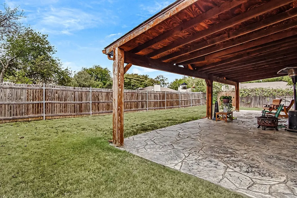 Single Family Residence For Sale in Tarrant County , 105 Water Lane, Crowley, Texas 76036, 3 Bedroom, 2 Bathroom, 1 Garage spaces, 1,940 Sqft, built in 2008, mls#21399866, Real Estate Agent in Crowley, Homes For Sale in Tarrant county, Homes For Sale in Crowley, Realtor in Crowley Texas, Real Estate Brokerage Independent Realty Texas, Luminita Cordes Realtor