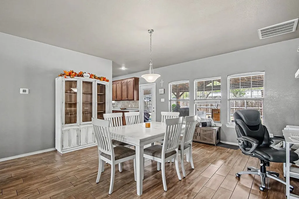 Single Family Residence For Sale in Tarrant County , 105 Water Lane, Crowley, Texas 76036, 3 Bedroom, 2 Bathroom, 1 Garage spaces, 1,940 Sqft, built in 2008, mls#21399866, Real Estate Agent in Crowley, Homes For Sale in Tarrant county, Homes For Sale in Crowley, Realtor in Crowley Texas, Real Estate Brokerage Independent Realty Texas, Luminita Cordes Realtor