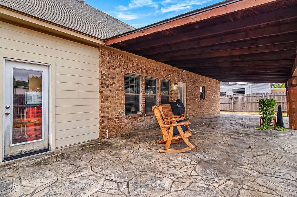 Single Family Residence For Sale in Tarrant County , 105 Water Lane, Crowley, Texas 76036, 3 Bedroom, 2 Bathroom, 1 Garage spaces, 1,940 Sqft, built in 2008, mls#21399866, Real Estate Agent in Crowley, Homes For Sale in Tarrant county, Homes For Sale in Crowley, Realtor in Crowley Texas, Real Estate Brokerage Independent Realty Texas, Luminita Cordes Realtor