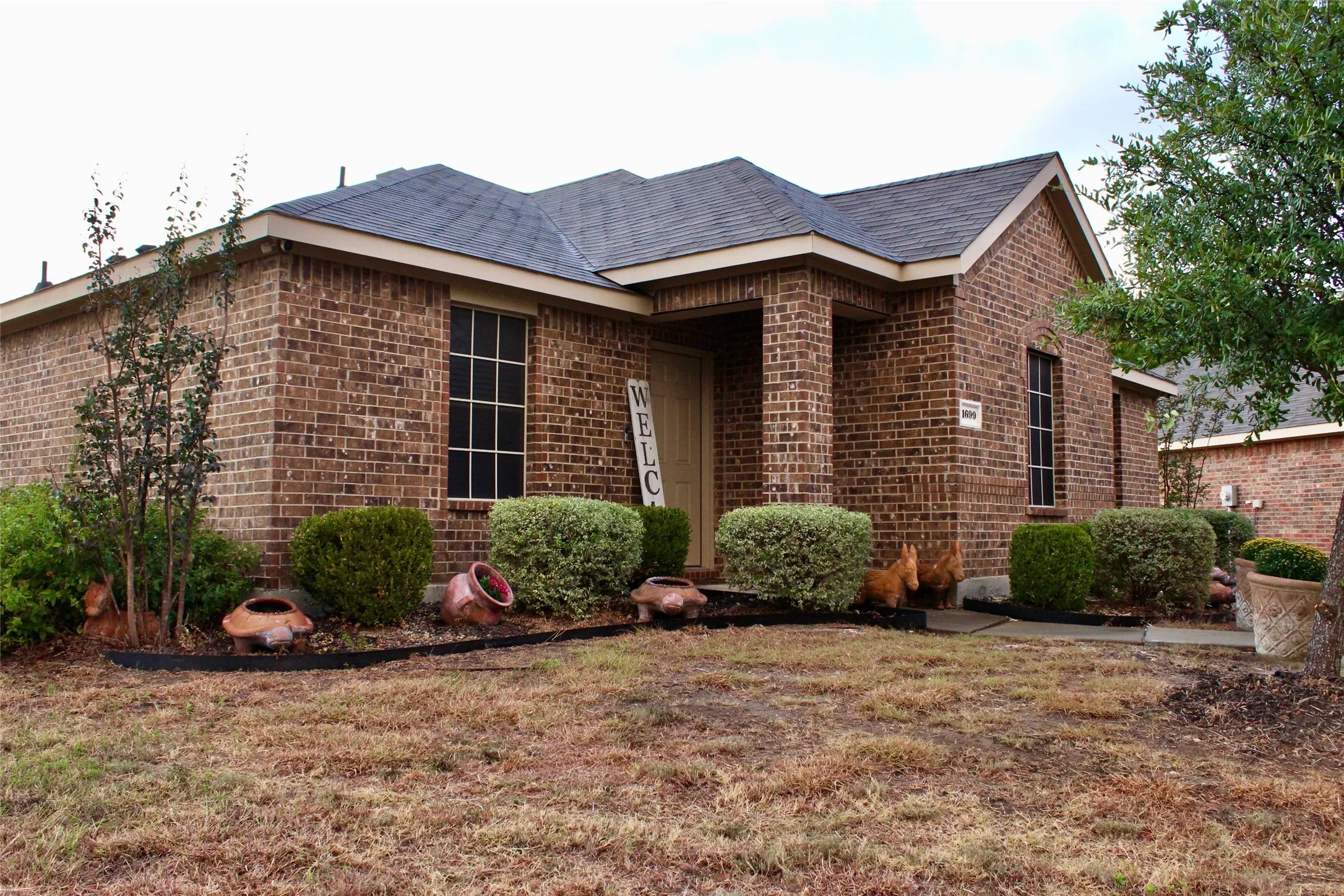 Single Family Residence For Sale in Dallas County , 1699 Eagle River Trail, Lancaster, Texas 75146, 3 Bedroom, 2 Bathroom, 2 Garage spaces, 1,864 Sqft, built in 2017, mls#21400507, Real Estate Agent in Lancaster, Homes For Sale in Dallas county, Homes For Sale in Lancaster, Realtor in Lancaster Texas, Real Estate Brokerage Independent Realty Texas, Luminita Cordes Realtor