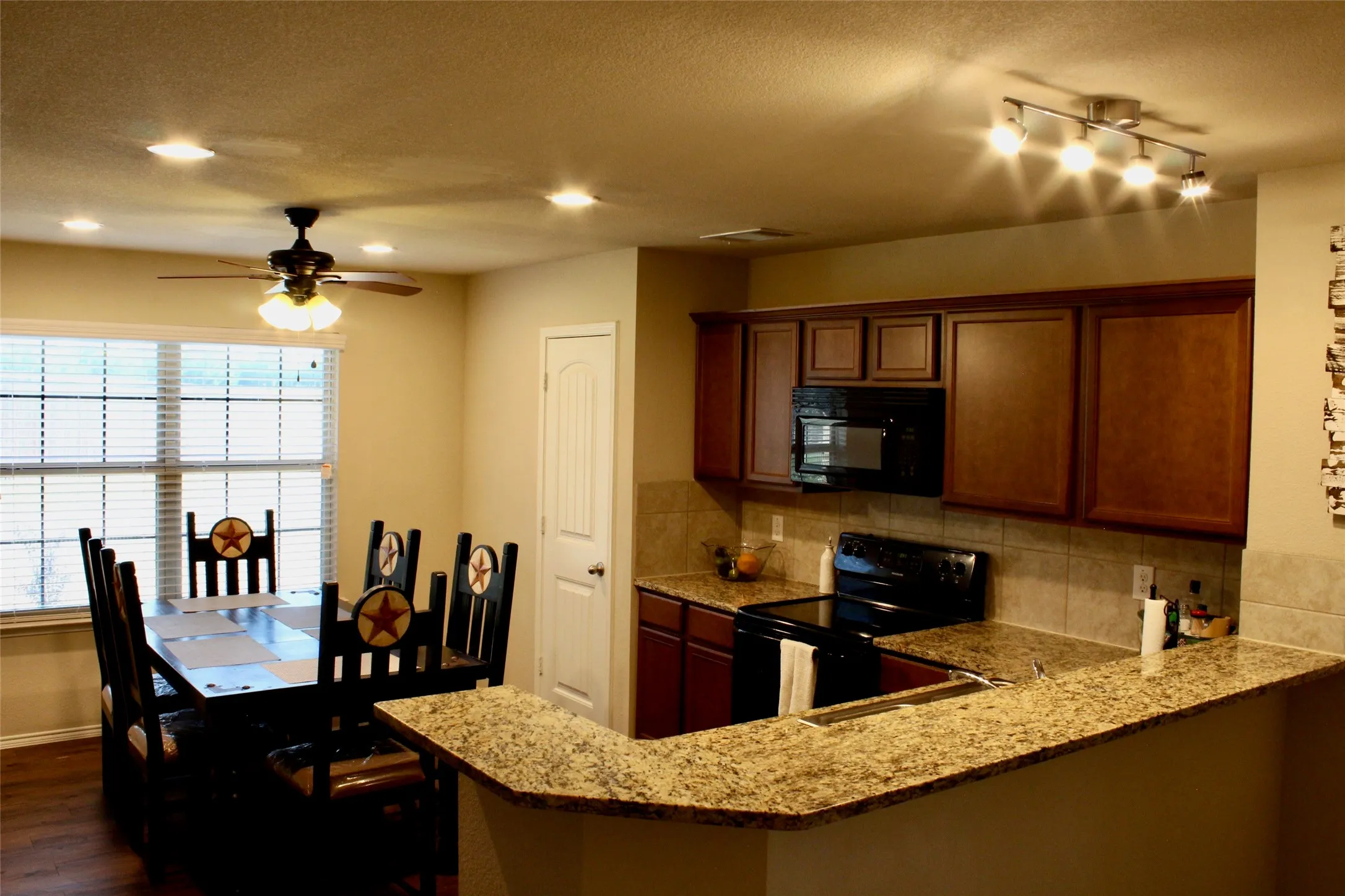 Single Family Residence For Sale in Dallas County , 1699 Eagle River Trail, Lancaster, Texas 75146, 3 Bedroom, 2 Bathroom, 2 Garage spaces, 1,864 Sqft, built in 2017, mls#21400507, Real Estate Agent in Lancaster, Homes For Sale in Dallas county, Homes For Sale in Lancaster, Realtor in Lancaster Texas, Real Estate Brokerage Independent Realty Texas, Luminita Cordes Realtor