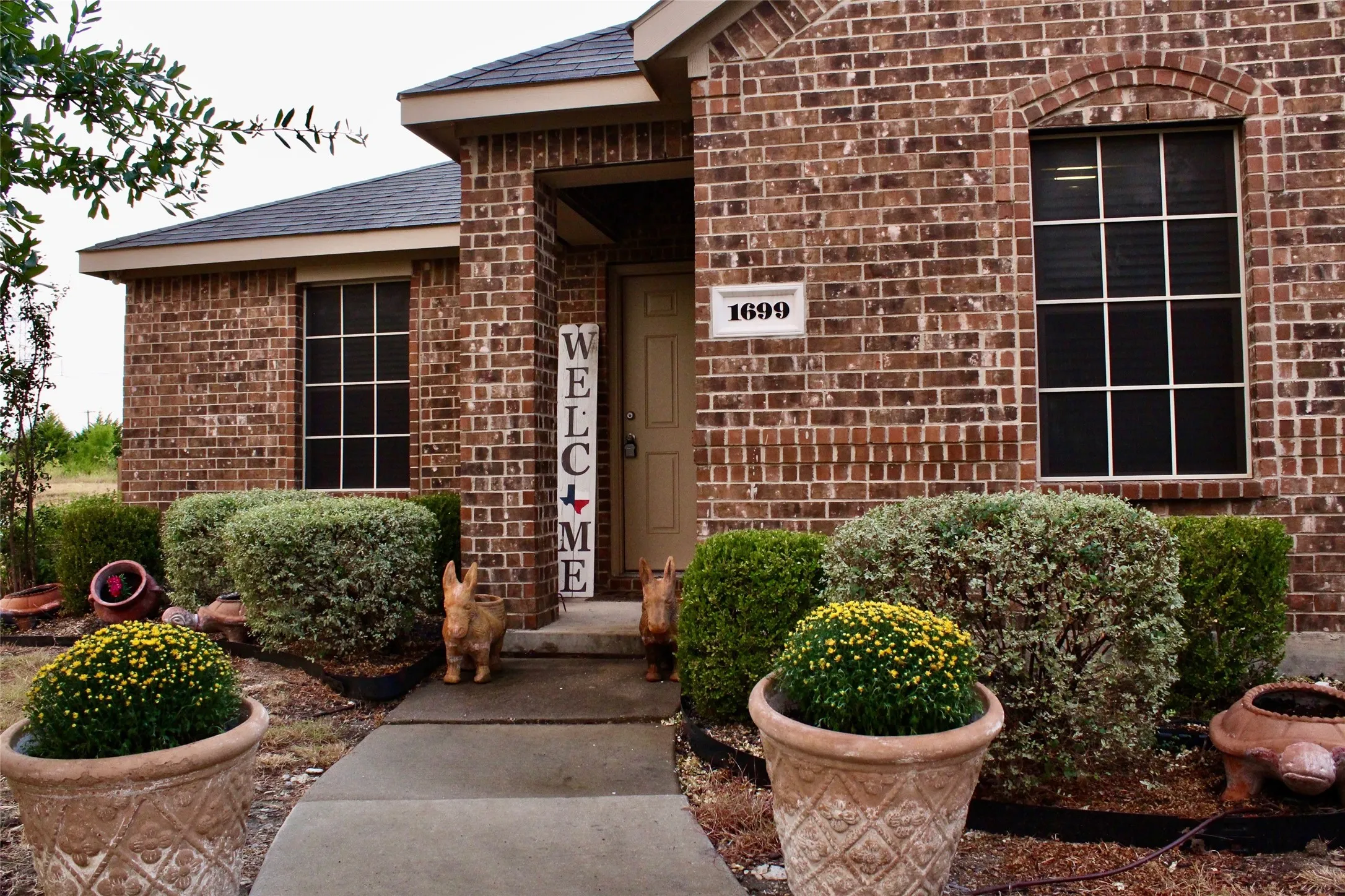 Single Family Residence For Sale in Dallas County , 1699 Eagle River Trail, Lancaster, Texas 75146, 3 Bedroom, 2 Bathroom, 2 Garage spaces, 1,864 Sqft, built in 2017, mls#21400507, Real Estate Agent in Lancaster, Homes For Sale in Dallas county, Homes For Sale in Lancaster, Realtor in Lancaster Texas, Real Estate Brokerage Independent Realty Texas, Luminita Cordes Realtor