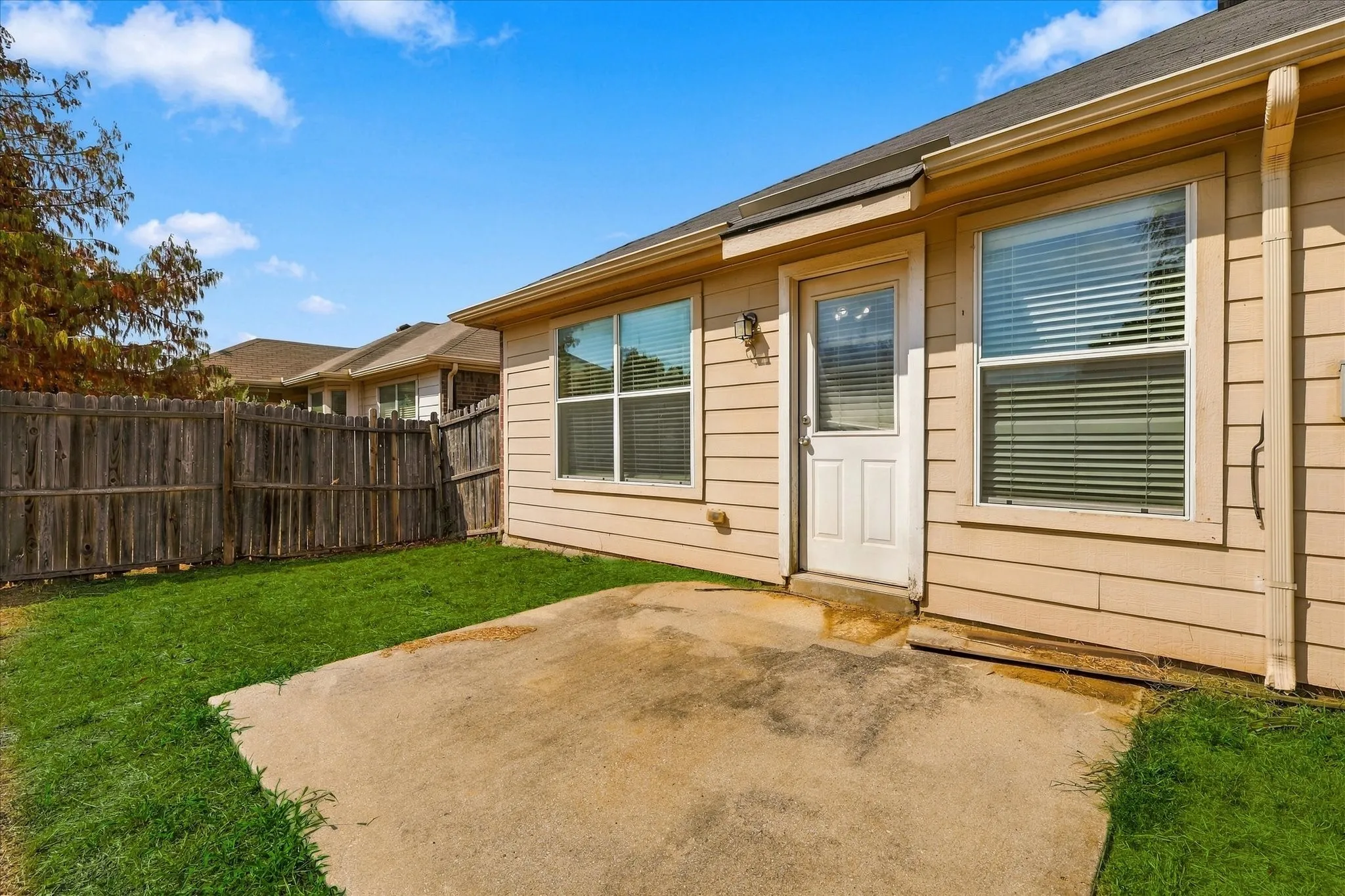 Single Family Residence For Sale in Denton County , 8716 Wagon Trail, Cross Roads, Texas 76227, 4 Bedroom, 2 Bathroom, 2 Garage spaces, 1,896 Sqft, built in 2005, mls#21398173, Real Estate Agent in Cross Roads, Homes For Sale in Denton county, Homes For Sale in Cross Roads, Realtor in Cross Roads Texas, Real Estate Brokerage Independent Realty Texas, Luminita Cordes Realtor