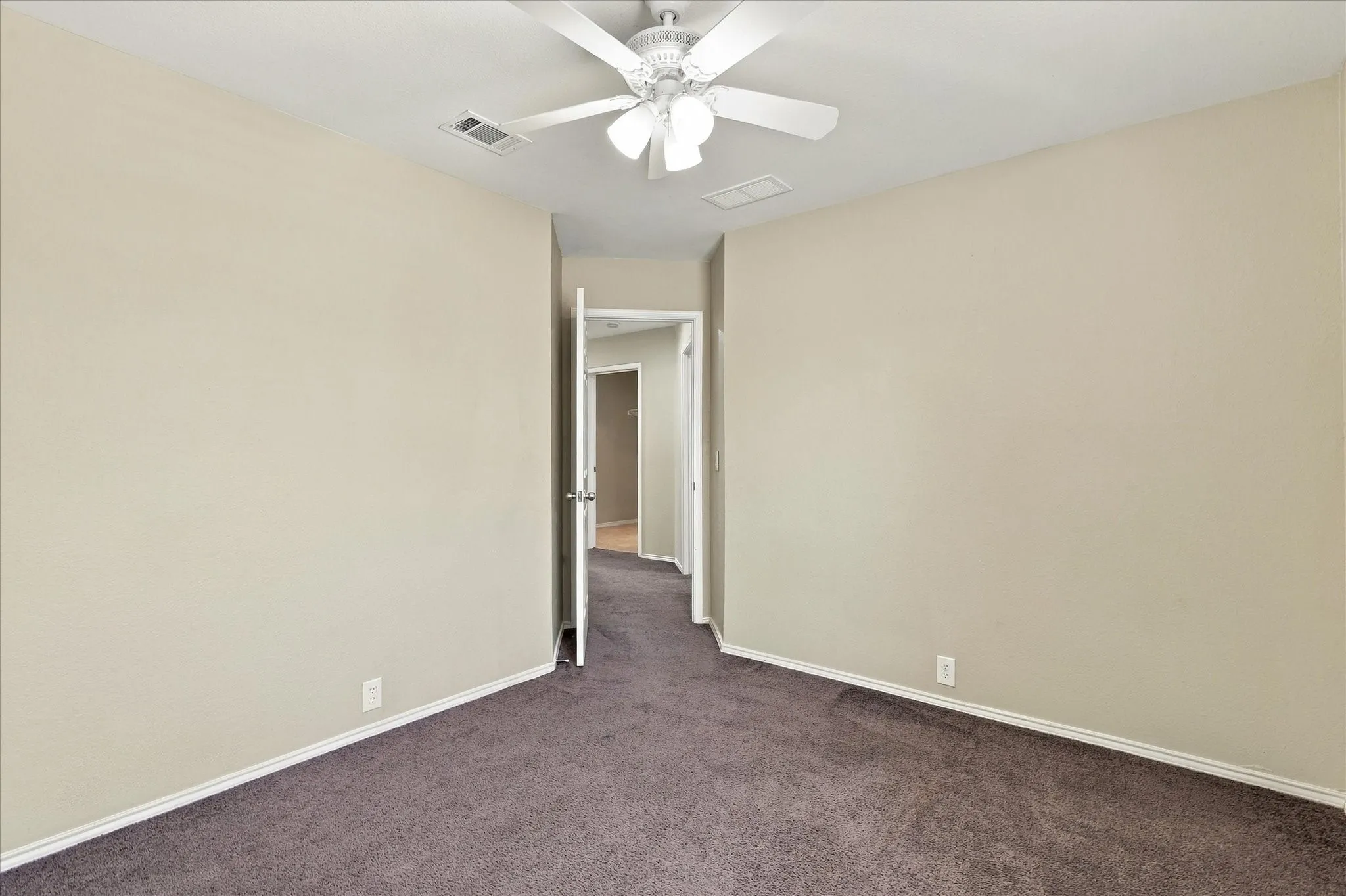Single Family Residence For Sale in Denton County , 8716 Wagon Trail, Cross Roads, Texas 76227, 4 Bedroom, 2 Bathroom, 2 Garage spaces, 1,896 Sqft, built in 2005, mls#21398173, Real Estate Agent in Cross Roads, Homes For Sale in Denton county, Homes For Sale in Cross Roads, Realtor in Cross Roads Texas, Real Estate Brokerage Independent Realty Texas, Luminita Cordes Realtor