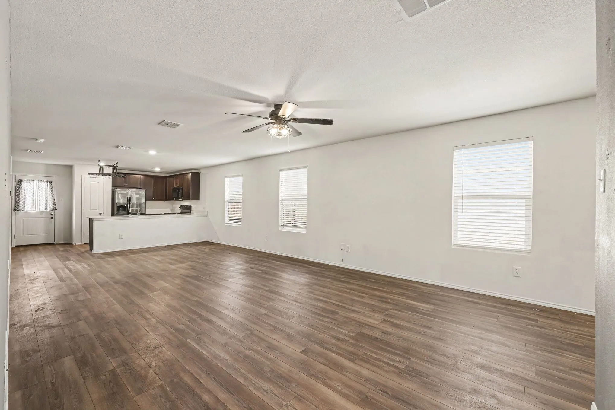 Single Family Residence For Sale in Collin County , 5320 Vinebrook Way, Princeton, Texas 75407, 3 Bedroom, 2 Bathroom, 2 Garage spaces, 1,411 Sqft, built in 2021, mls#21380097, Real Estate Agent in Princeton, Homes For Sale in Collin county, Homes For Sale in Princeton, Realtor in Princeton Texas, Real Estate Brokerage Independent Realty Texas, Luminita Cordes Realtor
