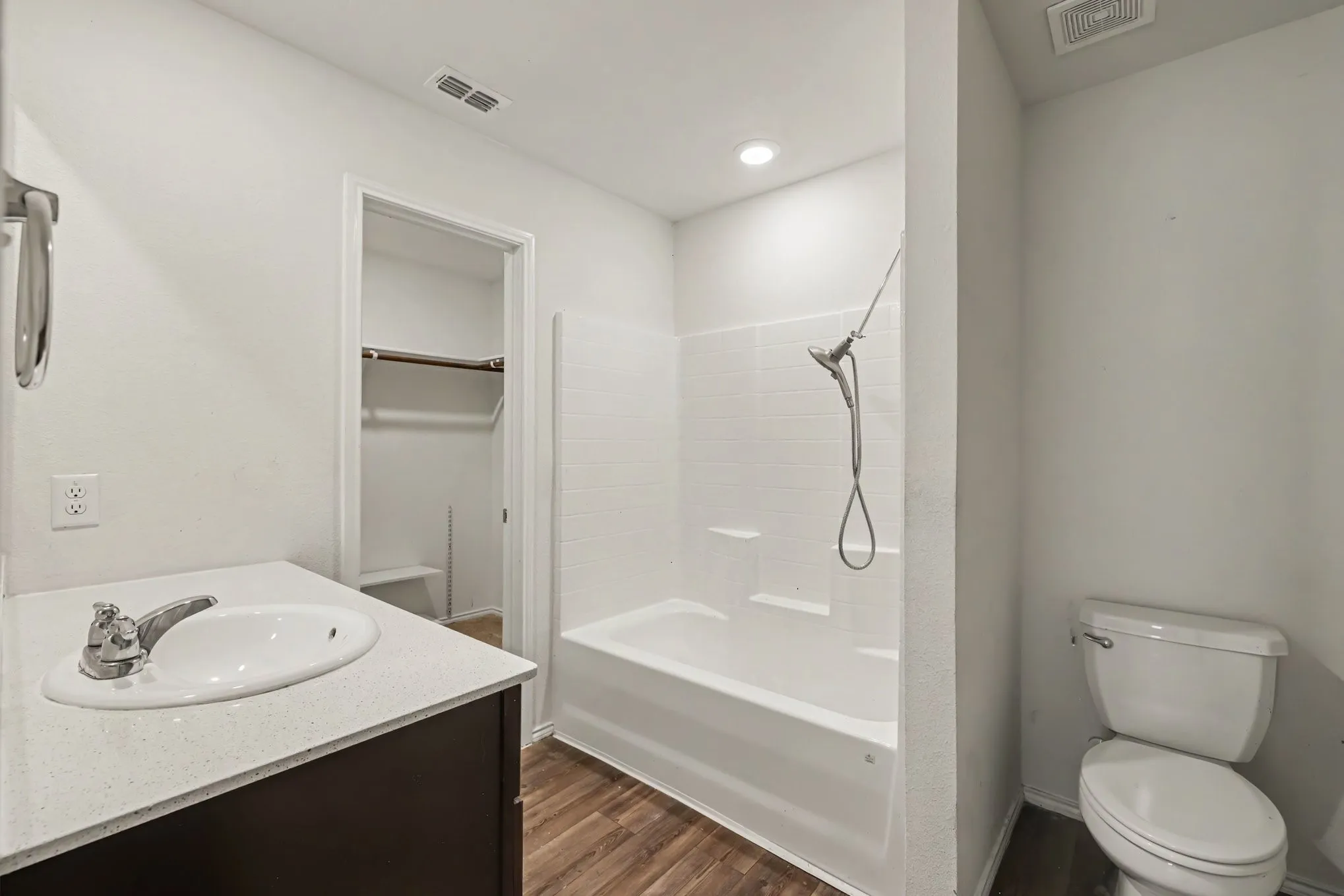 Single Family Residence For Sale in Collin County , 5320 Vinebrook Way, Princeton, Texas 75407, 3 Bedroom, 2 Bathroom, 2 Garage spaces, 1,411 Sqft, built in 2021, mls#21380097, Real Estate Agent in Princeton, Homes For Sale in Collin county, Homes For Sale in Princeton, Realtor in Princeton Texas, Real Estate Brokerage Independent Realty Texas, Luminita Cordes Realtor