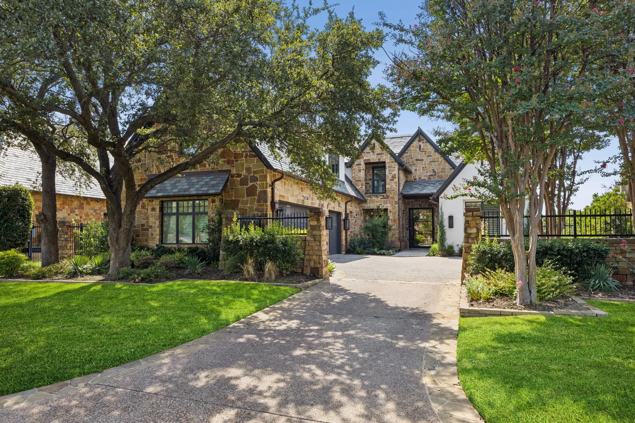 Single Family Residence For Sale in Tarrant County , 2320 Cedar Elm Terrace, Westlake, Texas 76262, 4 Bedroom, 5 Bathroom, 3 Garage spaces, 5,747 Sqft, built in 2002, mls#21395465, Real Estate Agent in Westlake, Homes For Sale in Tarrant county, Homes For Sale in Westlake, Realtor in Westlake Texas, Real Estate Brokerage Independent Realty Texas, Luminita Cordes Realtor