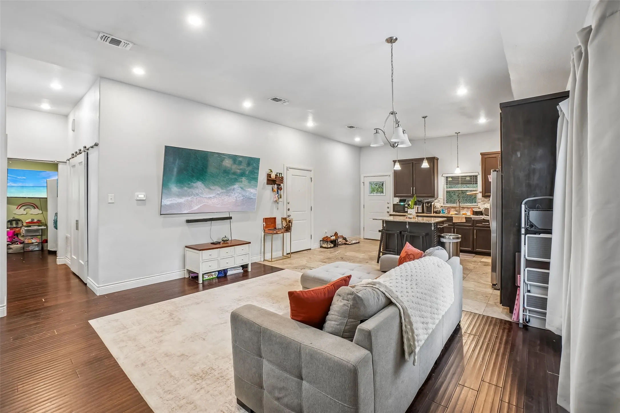 1414B Open floor plan