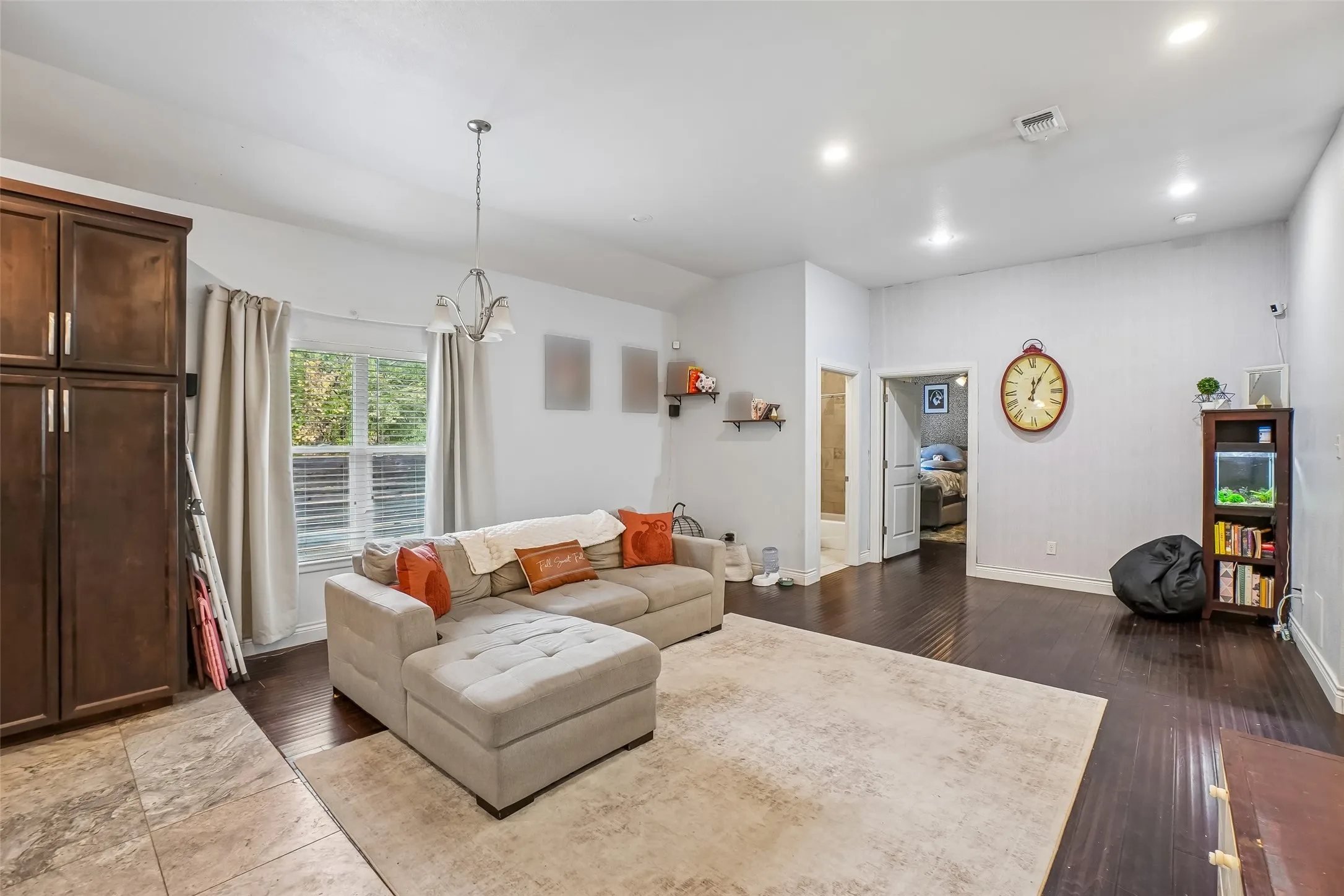 1414B Living room