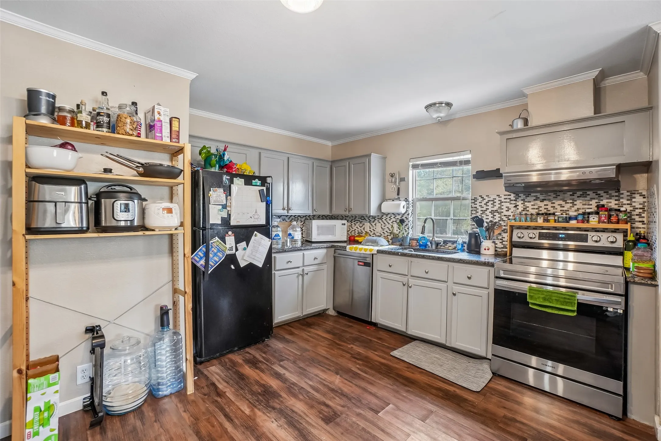 1414A Kitchen with stainless steel appliances