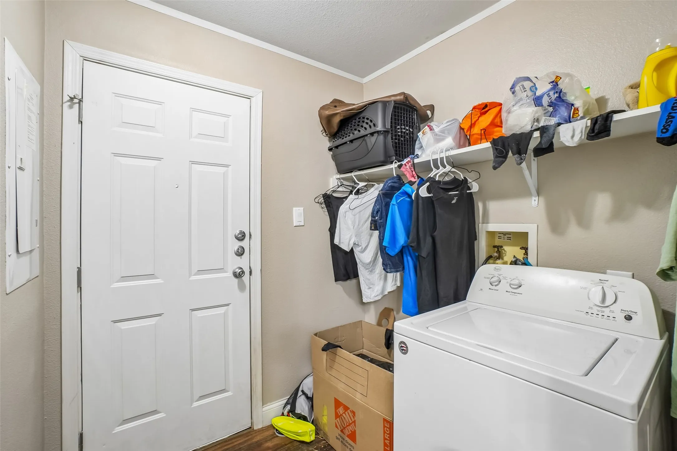 1416 Laundry