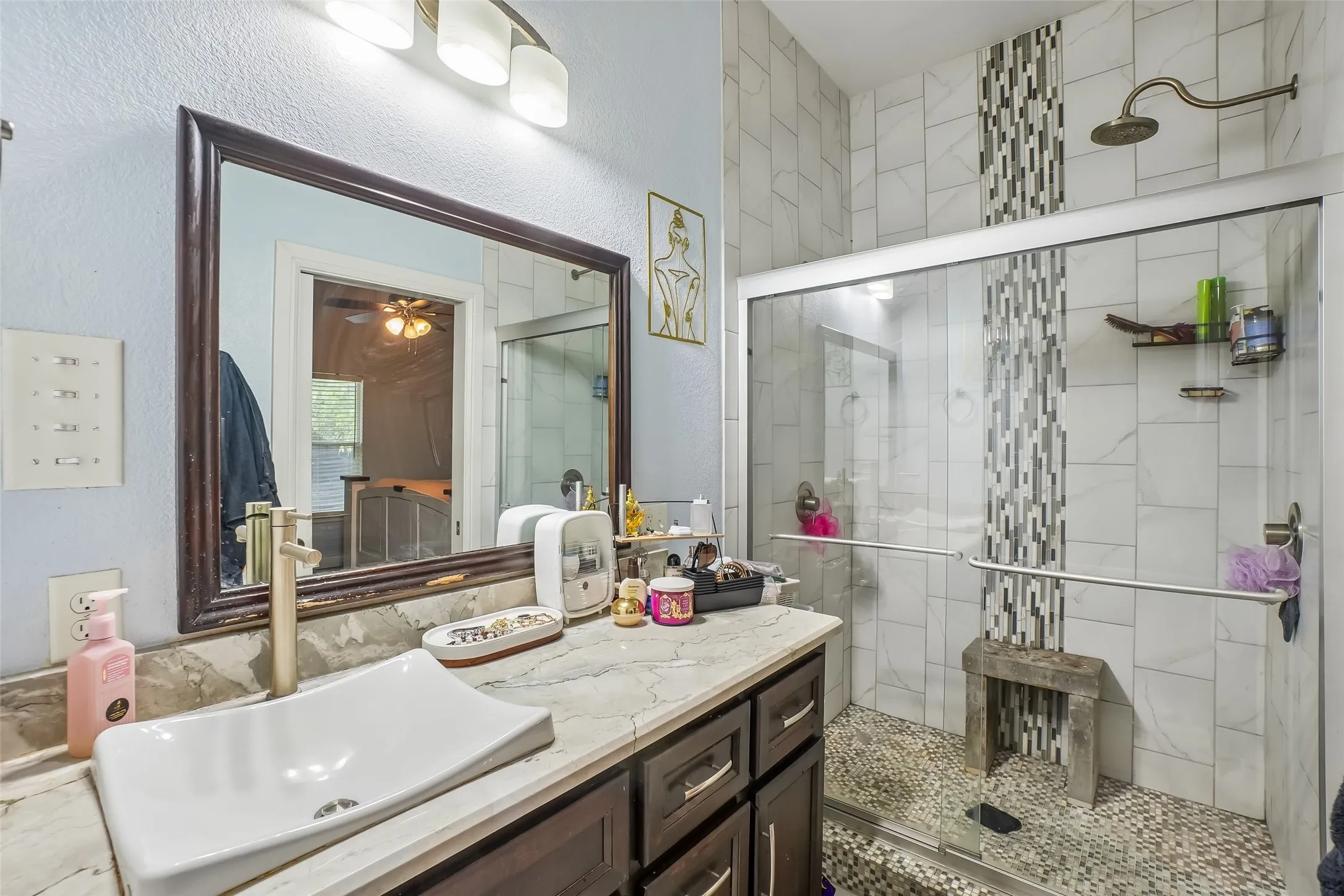 1414B Bathroom 1