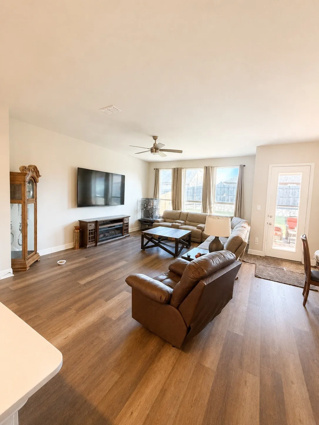 Single Family Residence For Rent in Ellis County , 2228 Sheppards Lane, Waxahachie, Texas 75167, 3 Bedroom, 2 Bathroom, 2 Garage spaces, 1,913 Sqft, built in 2021, mls#21327969, Real Estate Agent in Waxahachie, Homes For Rent in Ellis county, Homes For Rent in Waxahachie, Realtor in Waxahachie Texas, Real Estate Brokerage Independent Realty Texas, Luminita Cordes Realtor