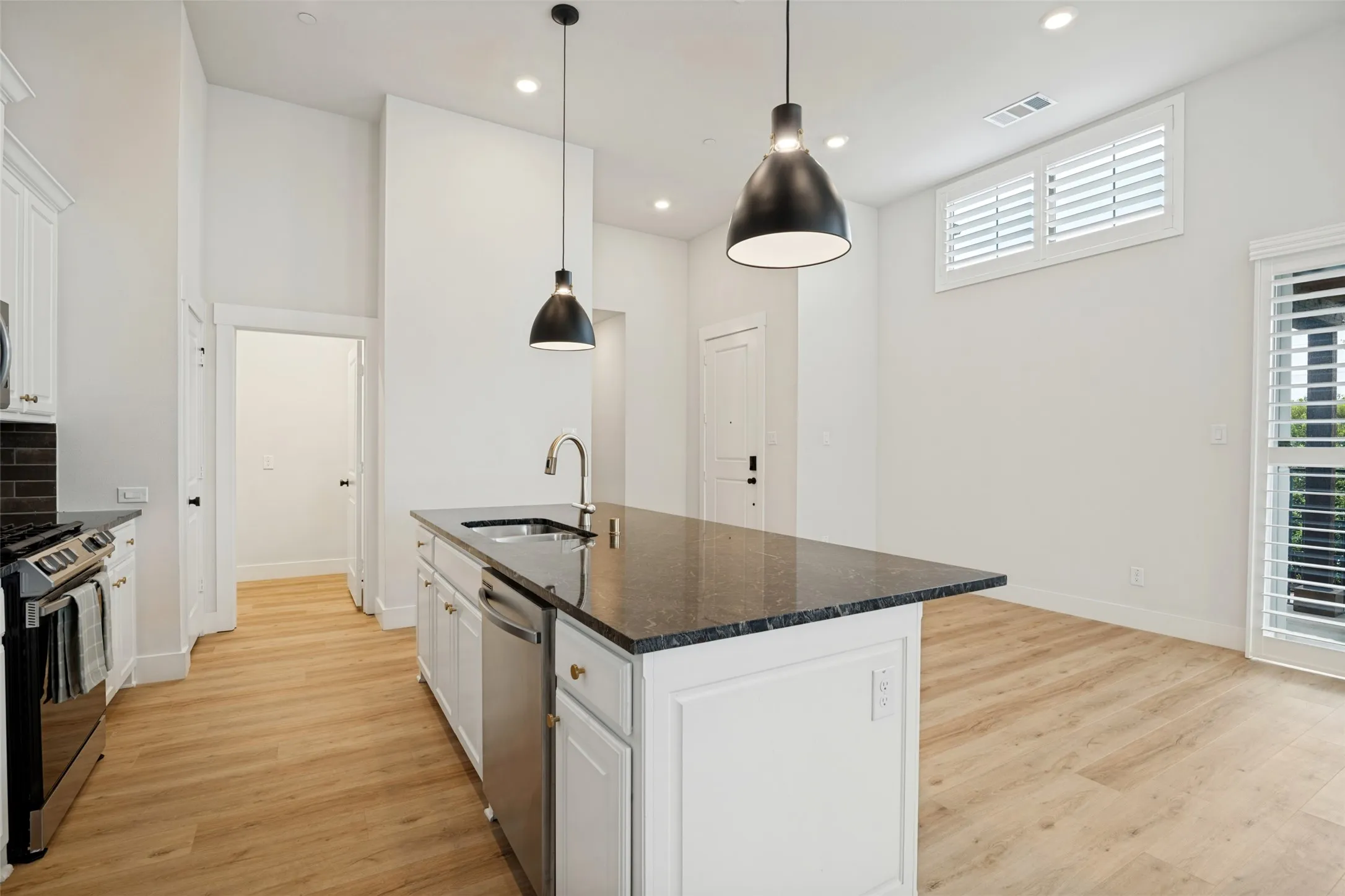 Single Family Residence For Sale in Collin County , 500 Oakridge Drive, Wylie, Texas 75098, 2 Bedroom, 2 Bathroom, 2 Garage spaces, 1,369 Sqft, built in 2022, mls#21399858, Real Estate Agent in Wylie, Homes For Sale in Collin county, Homes For Sale in Wylie, Realtor in Wylie Texas, Real Estate Brokerage Independent Realty Texas, Luminita Cordes Realtor
