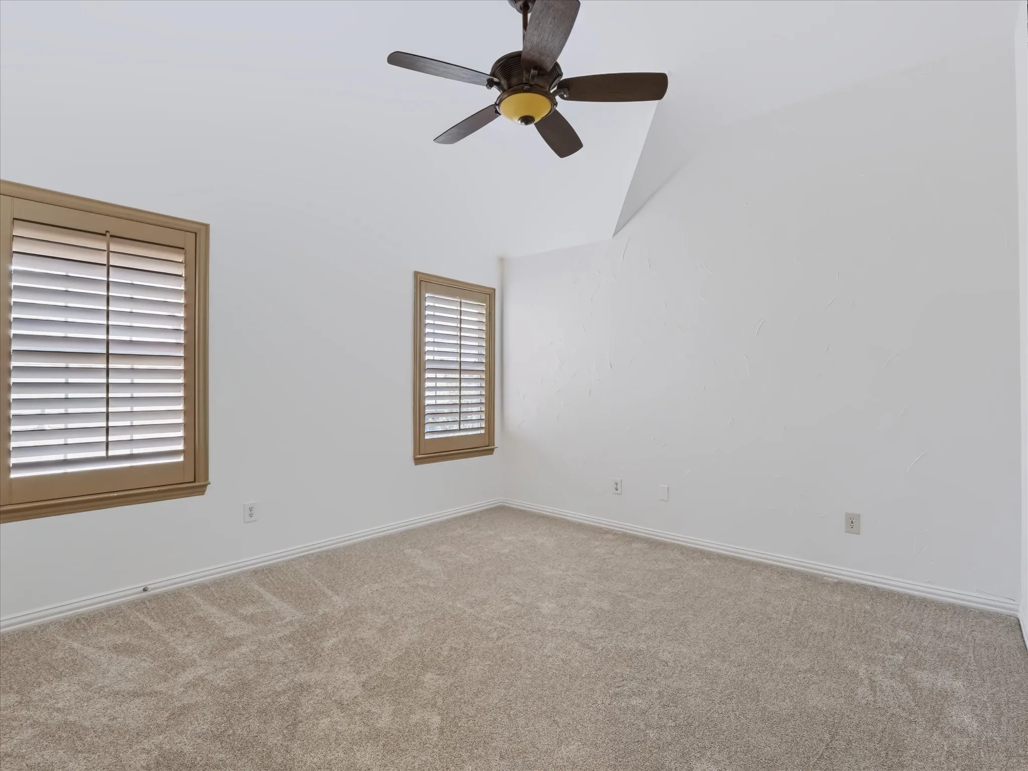 Single Family Residence For Sale in Collin County , 2305 Canyon Creek Drive, Mc Kinney, Texas 75072, 3 Bedroom, 3 Bathroom, 2 Garage spaces, 3,385 Sqft, built in 2005, mls#21399721, Real Estate Agent in Mc Kinney, Homes For Sale in Collin county, Homes For Sale in Mc Kinney, Realtor in Mc Kinney Texas, Real Estate Brokerage Independent Realty Texas, Luminita Cordes Realtor