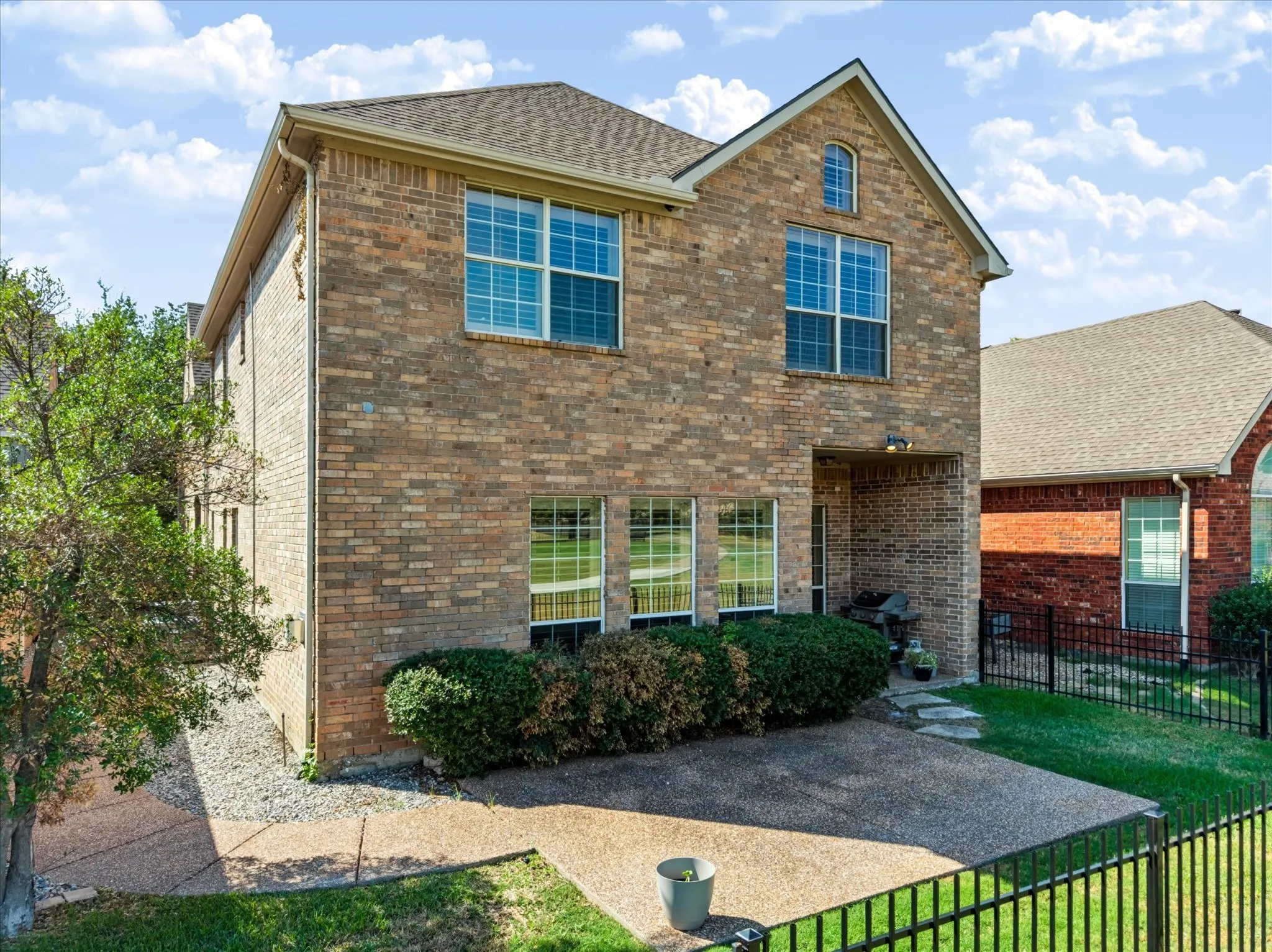 Single Family Residence For Sale in Collin County , 2305 Canyon Creek Drive, Mc Kinney, Texas 75072, 3 Bedroom, 3 Bathroom, 2 Garage spaces, 3,385 Sqft, built in 2005, mls#21399721, Real Estate Agent in Mc Kinney, Homes For Sale in Collin county, Homes For Sale in Mc Kinney, Realtor in Mc Kinney Texas, Real Estate Brokerage Independent Realty Texas, Luminita Cordes Realtor