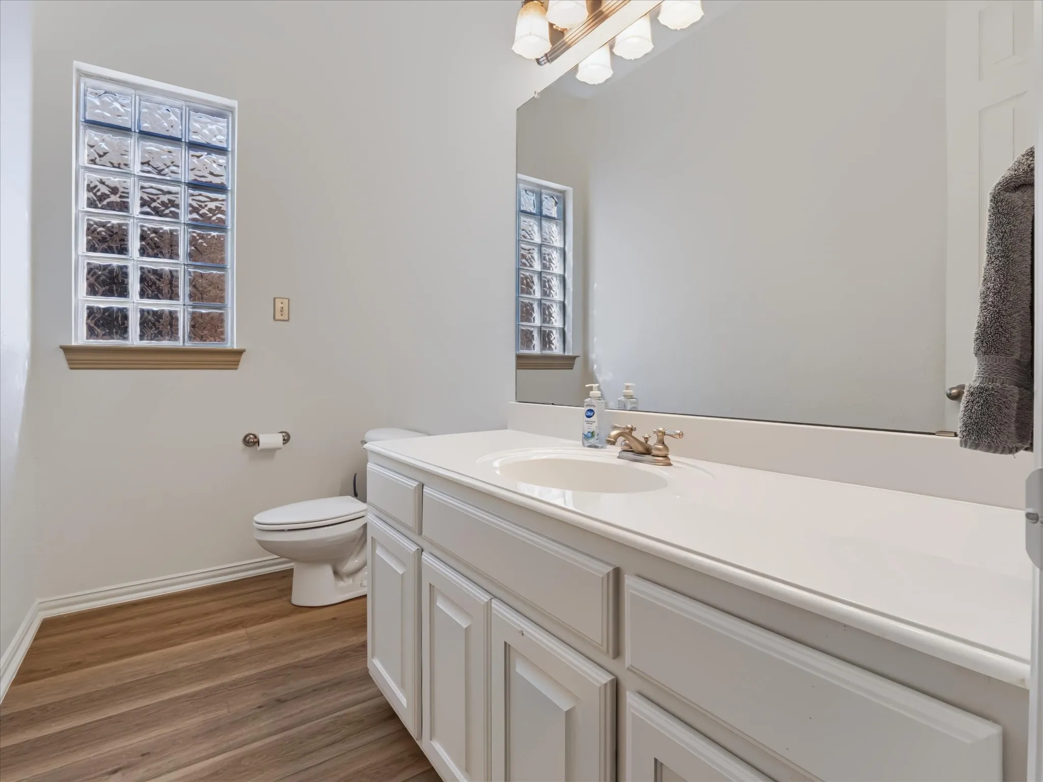 Single Family Residence For Sale in Collin County , 2305 Canyon Creek Drive, Mc Kinney, Texas 75072, 3 Bedroom, 3 Bathroom, 2 Garage spaces, 3,385 Sqft, built in 2005, mls#21399721, Real Estate Agent in Mc Kinney, Homes For Sale in Collin county, Homes For Sale in Mc Kinney, Realtor in Mc Kinney Texas, Real Estate Brokerage Independent Realty Texas, Luminita Cordes Realtor