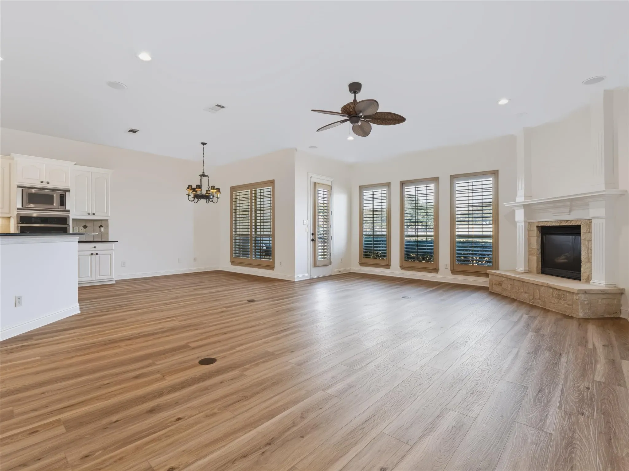 Single Family Residence For Sale in Collin County , 2305 Canyon Creek Drive, Mc Kinney, Texas 75072, 3 Bedroom, 3 Bathroom, 2 Garage spaces, 3,385 Sqft, built in 2005, mls#21399721, Real Estate Agent in Mc Kinney, Homes For Sale in Collin county, Homes For Sale in Mc Kinney, Realtor in Mc Kinney Texas, Real Estate Brokerage Independent Realty Texas, Luminita Cordes Realtor