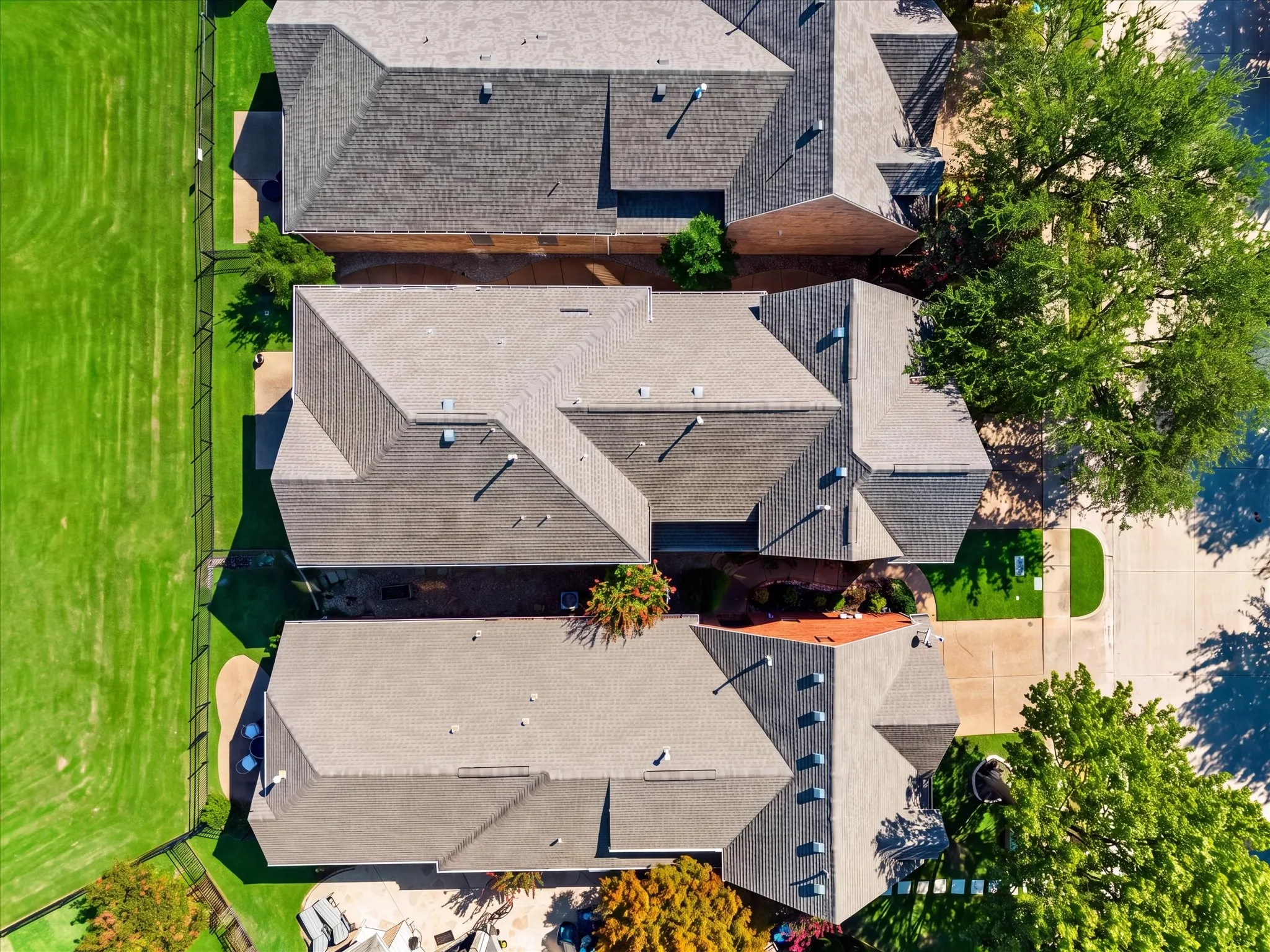 Single Family Residence For Sale in Collin County , 2305 Canyon Creek Drive, Mc Kinney, Texas 75072, 3 Bedroom, 3 Bathroom, 2 Garage spaces, 3,385 Sqft, built in 2005, mls#21399721, Real Estate Agent in Mc Kinney, Homes For Sale in Collin county, Homes For Sale in Mc Kinney, Realtor in Mc Kinney Texas, Real Estate Brokerage Independent Realty Texas, Luminita Cordes Realtor