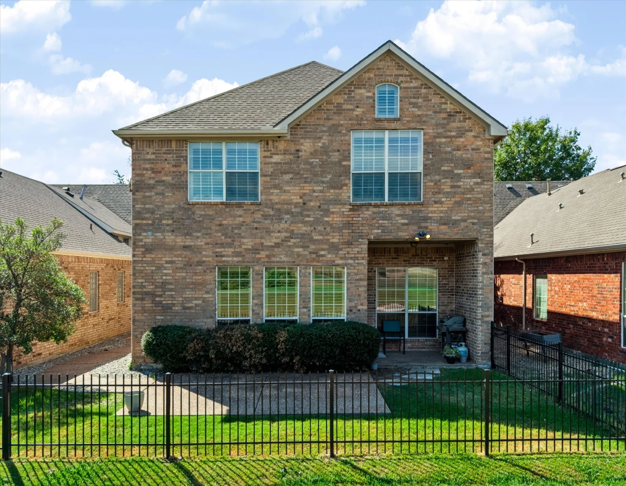 Single Family Residence For Sale in Collin County , 2305 Canyon Creek Drive, Mc Kinney, Texas 75072, 3 Bedroom, 3 Bathroom, 2 Garage spaces, 3,385 Sqft, built in 2005, mls#21399721, Real Estate Agent in Mc Kinney, Homes For Sale in Collin county, Homes For Sale in Mc Kinney, Realtor in Mc Kinney Texas, Real Estate Brokerage Independent Realty Texas, Luminita Cordes Realtor