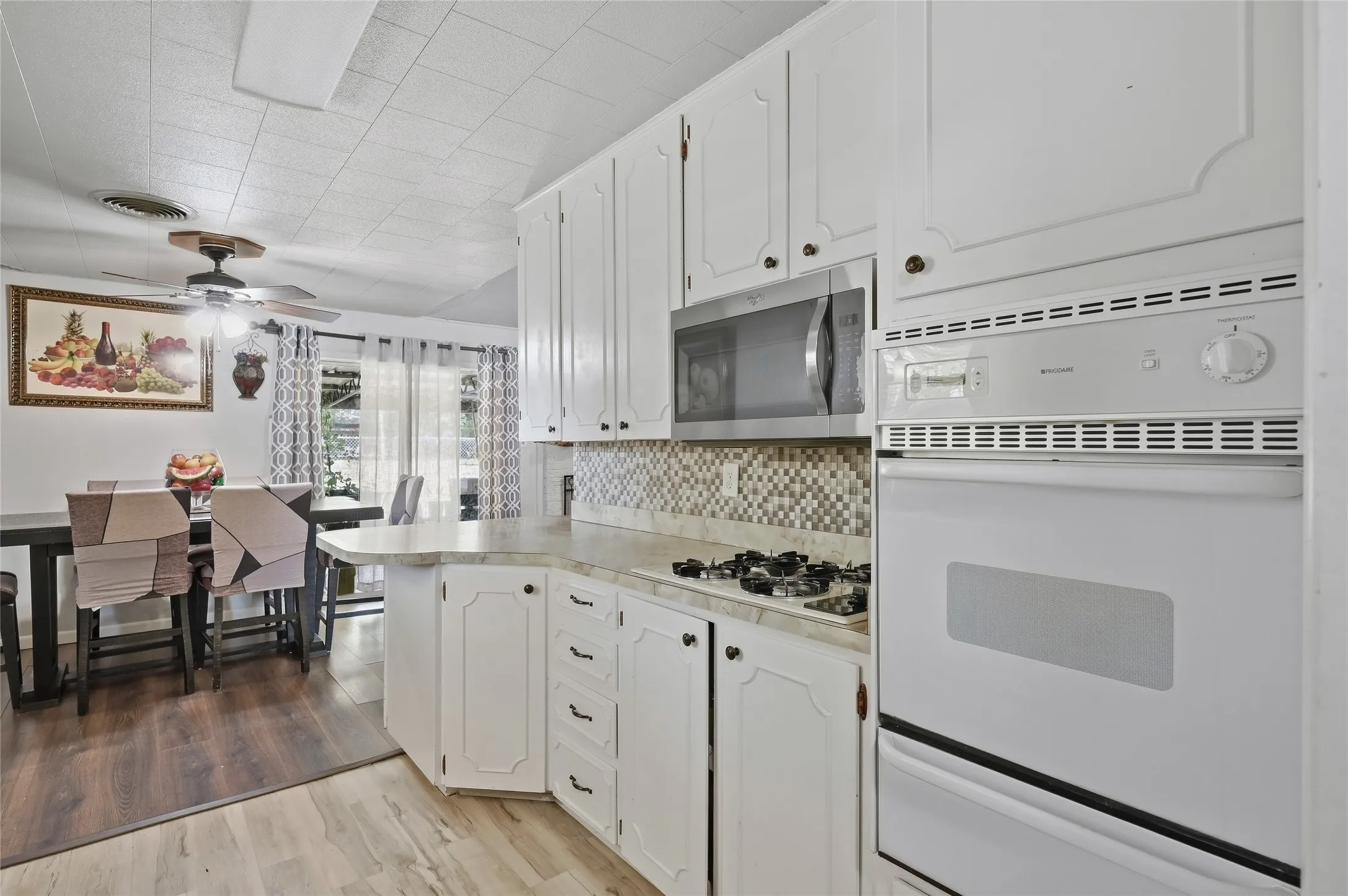 Single Family Residence For Sale in Fannin County , 503 Wes Michael Road, Bonham, Texas 75418, 2 Bedroom, 1 Bathroom, 2 Garage spaces, 1,215 Sqft, built in 1965, mls#21392931, Real Estate Agent in Bonham, Homes For Sale in Fannin county, Homes For Sale in Bonham, Realtor in Bonham Texas, Real Estate Brokerage Independent Realty Texas, Luminita Cordes Realtor