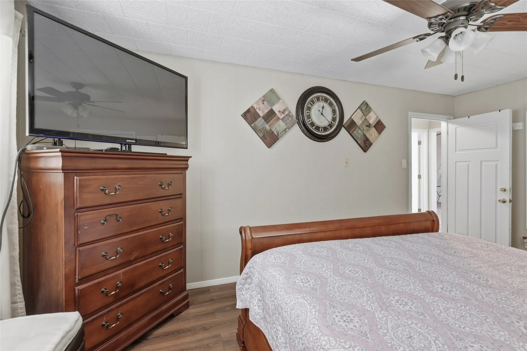 Single Family Residence For Sale in Fannin County , 503 Wes Michael Road, Bonham, Texas 75418, 2 Bedroom, 1 Bathroom, 2 Garage spaces, 1,215 Sqft, built in 1965, mls#21392931, Real Estate Agent in Bonham, Homes For Sale in Fannin county, Homes For Sale in Bonham, Realtor in Bonham Texas, Real Estate Brokerage Independent Realty Texas, Luminita Cordes Realtor