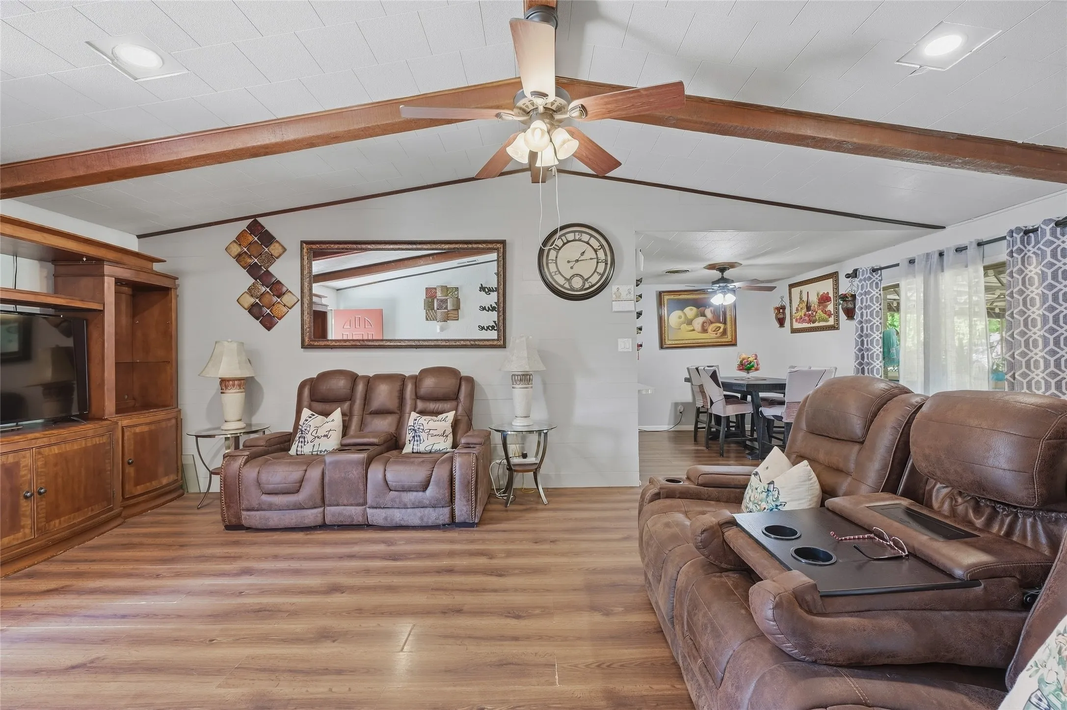 Single Family Residence For Sale in Fannin County , 503 Wes Michael Road, Bonham, Texas 75418, 2 Bedroom, 1 Bathroom, 2 Garage spaces, 1,215 Sqft, built in 1965, mls#21392931, Real Estate Agent in Bonham, Homes For Sale in Fannin county, Homes For Sale in Bonham, Realtor in Bonham Texas, Real Estate Brokerage Independent Realty Texas, Luminita Cordes Realtor