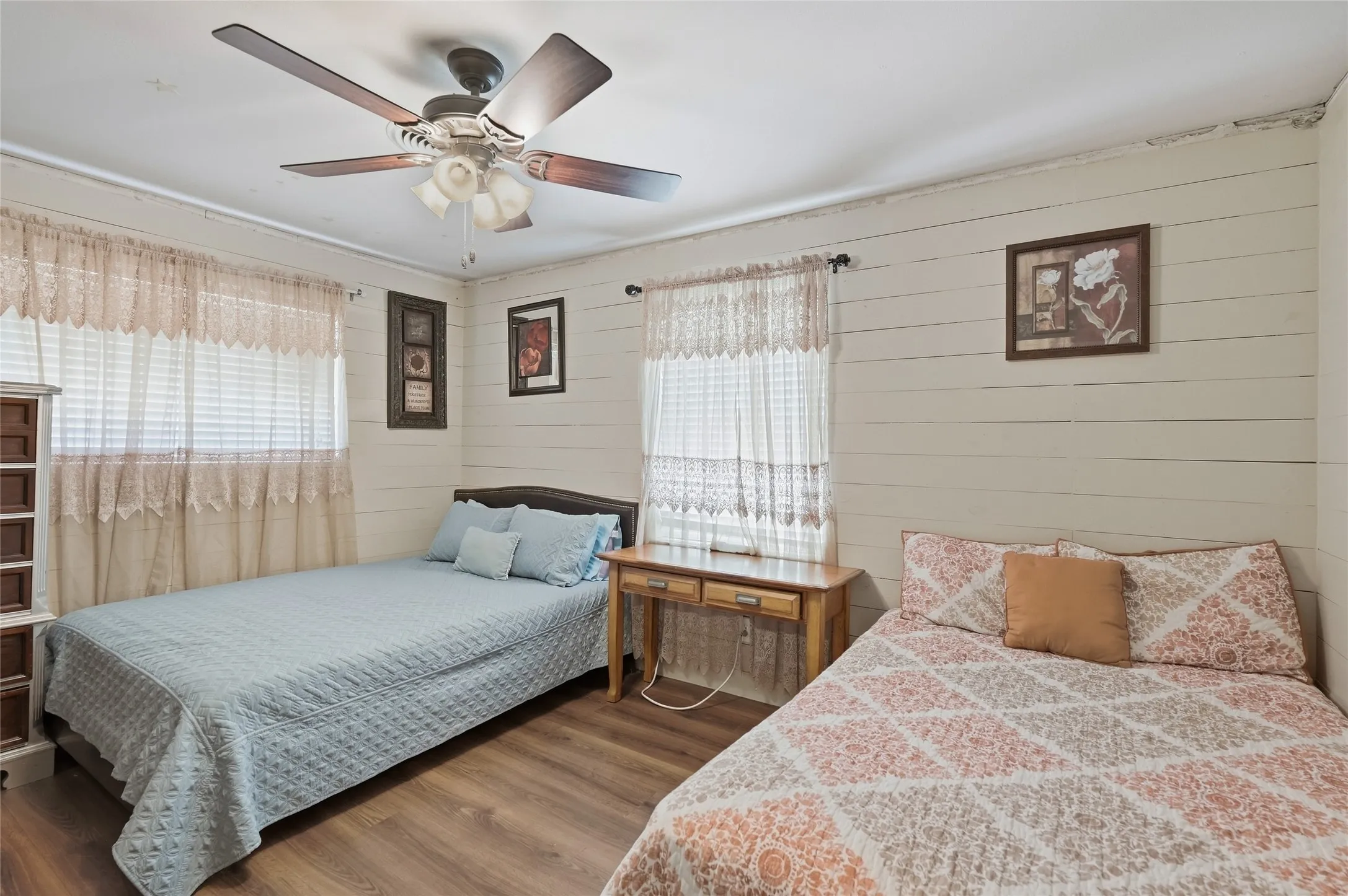 Single Family Residence For Sale in Fannin County , 503 Wes Michael Road, Bonham, Texas 75418, 2 Bedroom, 1 Bathroom, 2 Garage spaces, 1,215 Sqft, built in 1965, mls#21392931, Real Estate Agent in Bonham, Homes For Sale in Fannin county, Homes For Sale in Bonham, Realtor in Bonham Texas, Real Estate Brokerage Independent Realty Texas, Luminita Cordes Realtor