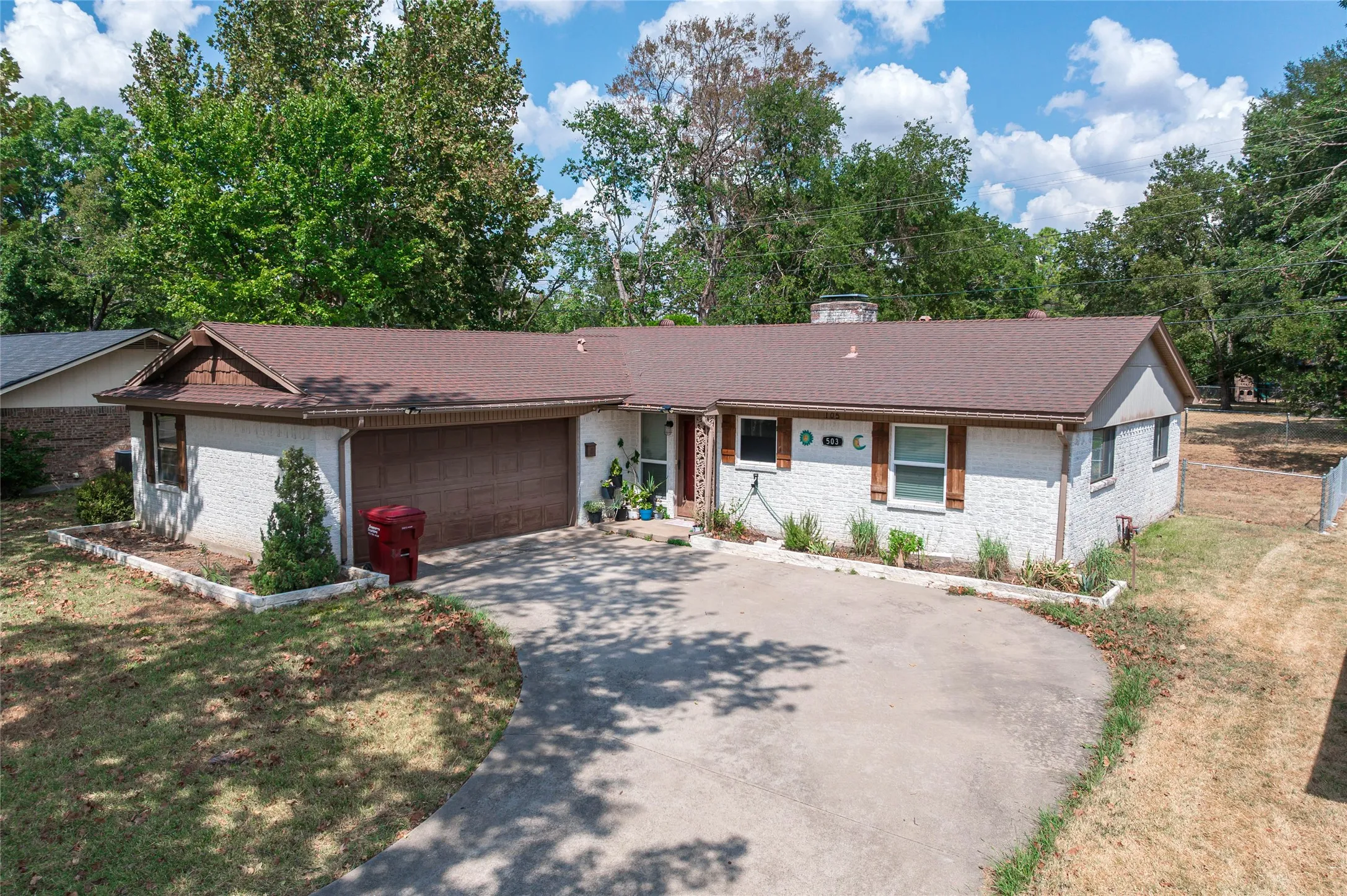 Single Family Residence For Sale in Fannin County , 503 Wes Michael Road, Bonham, Texas 75418, 2 Bedroom, 1 Bathroom, 2 Garage spaces, 1,215 Sqft, built in 1965, mls#21392931, Real Estate Agent in Bonham, Homes For Sale in Fannin county, Homes For Sale in Bonham, Realtor in Bonham Texas, Real Estate Brokerage Independent Realty Texas, Luminita Cordes Realtor