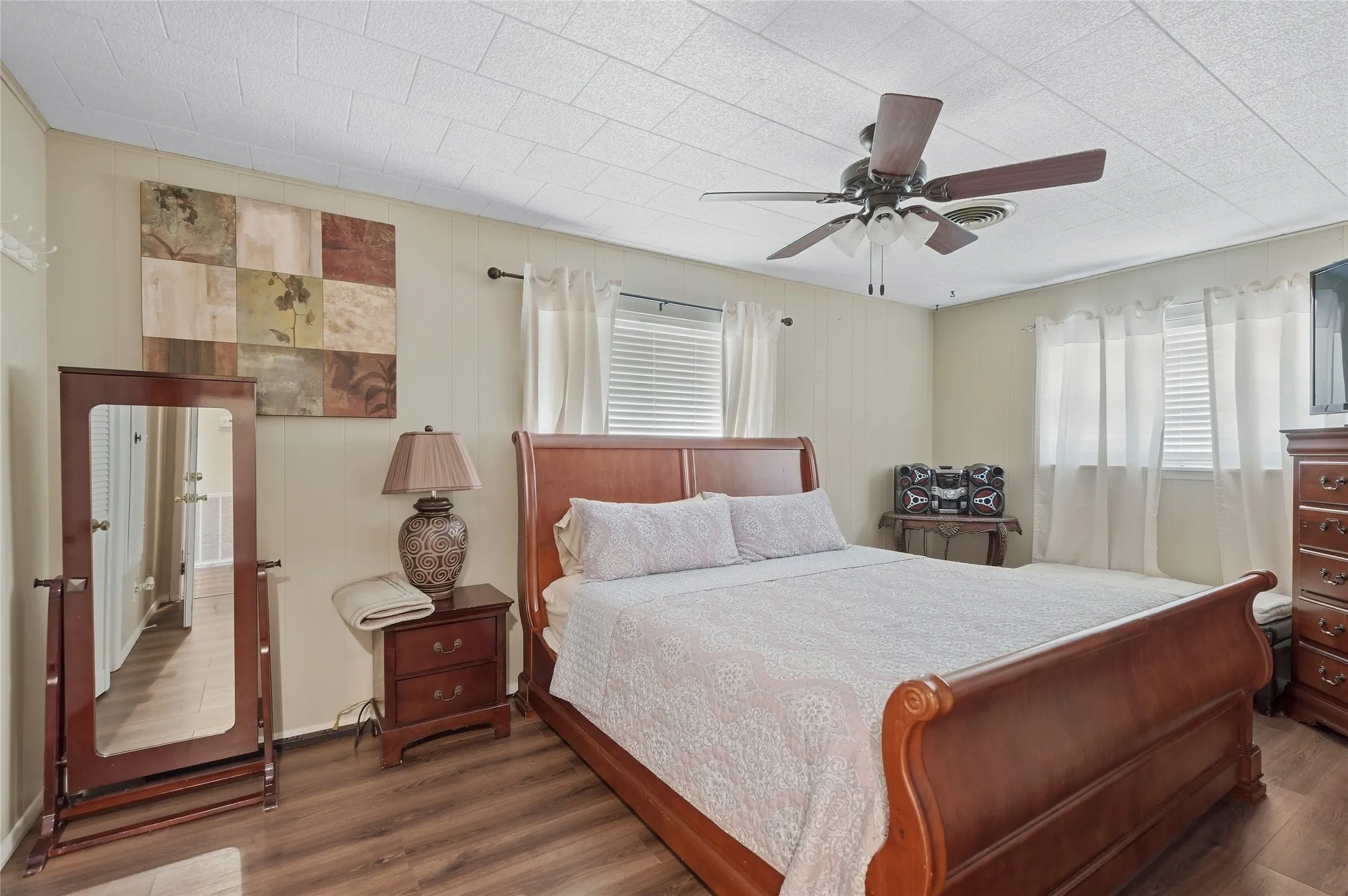 Single Family Residence For Sale in Fannin County , 503 Wes Michael Road, Bonham, Texas 75418, 2 Bedroom, 1 Bathroom, 2 Garage spaces, 1,215 Sqft, built in 1965, mls#21392931, Real Estate Agent in Bonham, Homes For Sale in Fannin county, Homes For Sale in Bonham, Realtor in Bonham Texas, Real Estate Brokerage Independent Realty Texas, Luminita Cordes Realtor