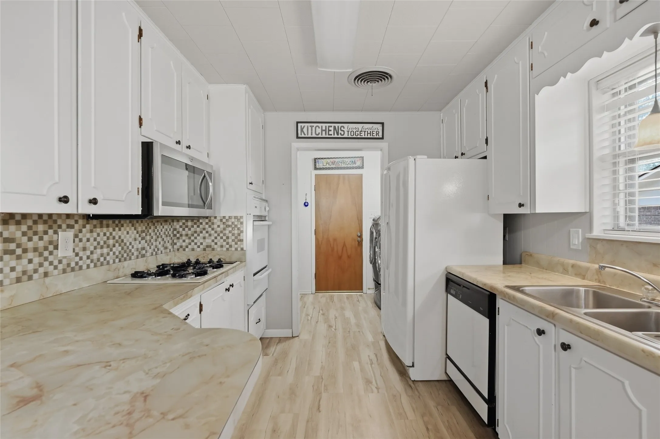 Single Family Residence For Sale in Fannin County , 503 Wes Michael Road, Bonham, Texas 75418, 2 Bedroom, 1 Bathroom, 2 Garage spaces, 1,215 Sqft, built in 1965, mls#21392931, Real Estate Agent in Bonham, Homes For Sale in Fannin county, Homes For Sale in Bonham, Realtor in Bonham Texas, Real Estate Brokerage Independent Realty Texas, Luminita Cordes Realtor
