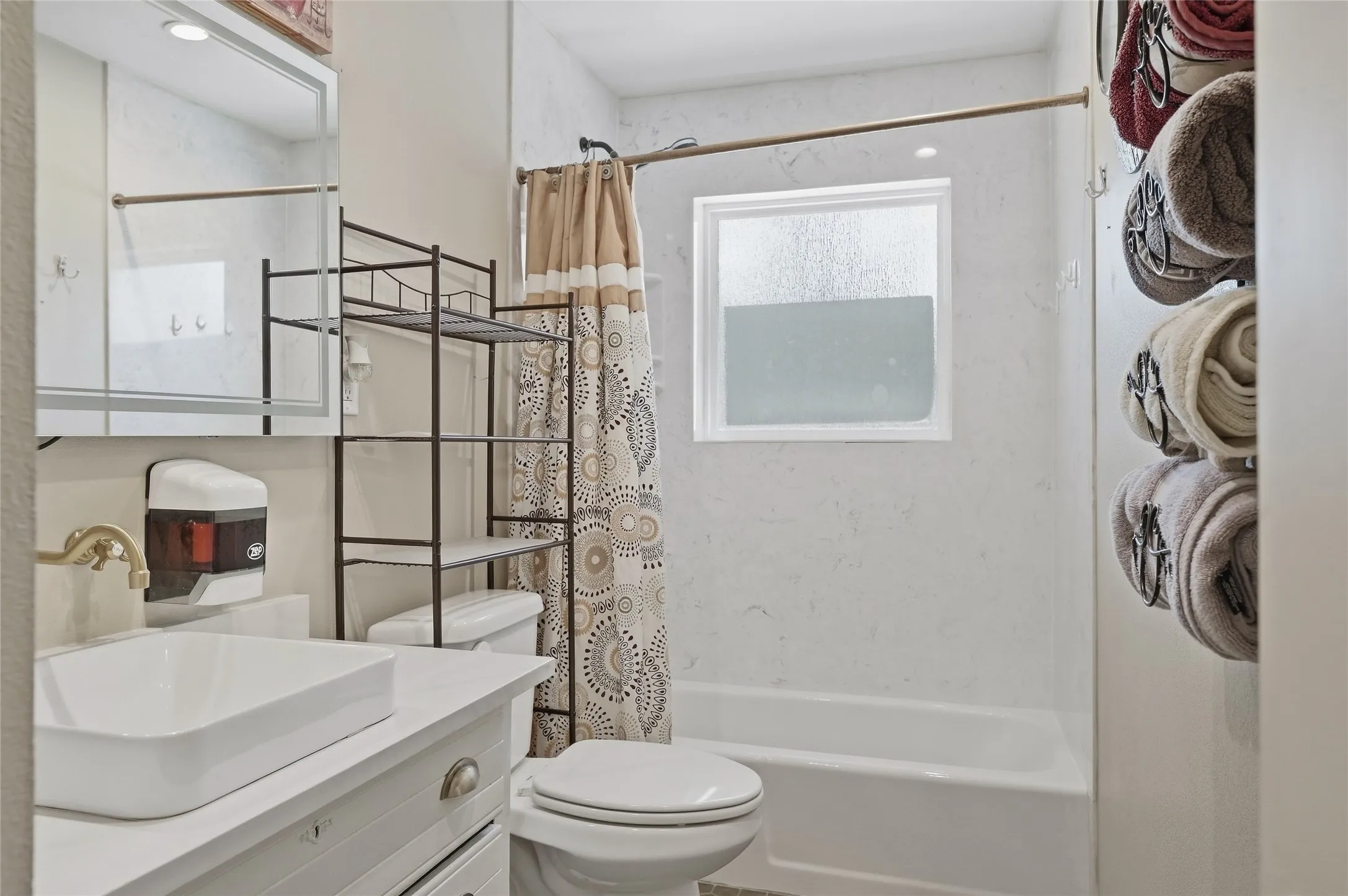 Single Family Residence For Sale in Fannin County , 503 Wes Michael Road, Bonham, Texas 75418, 2 Bedroom, 1 Bathroom, 2 Garage spaces, 1,215 Sqft, built in 1965, mls#21392931, Real Estate Agent in Bonham, Homes For Sale in Fannin county, Homes For Sale in Bonham, Realtor in Bonham Texas, Real Estate Brokerage Independent Realty Texas, Luminita Cordes Realtor