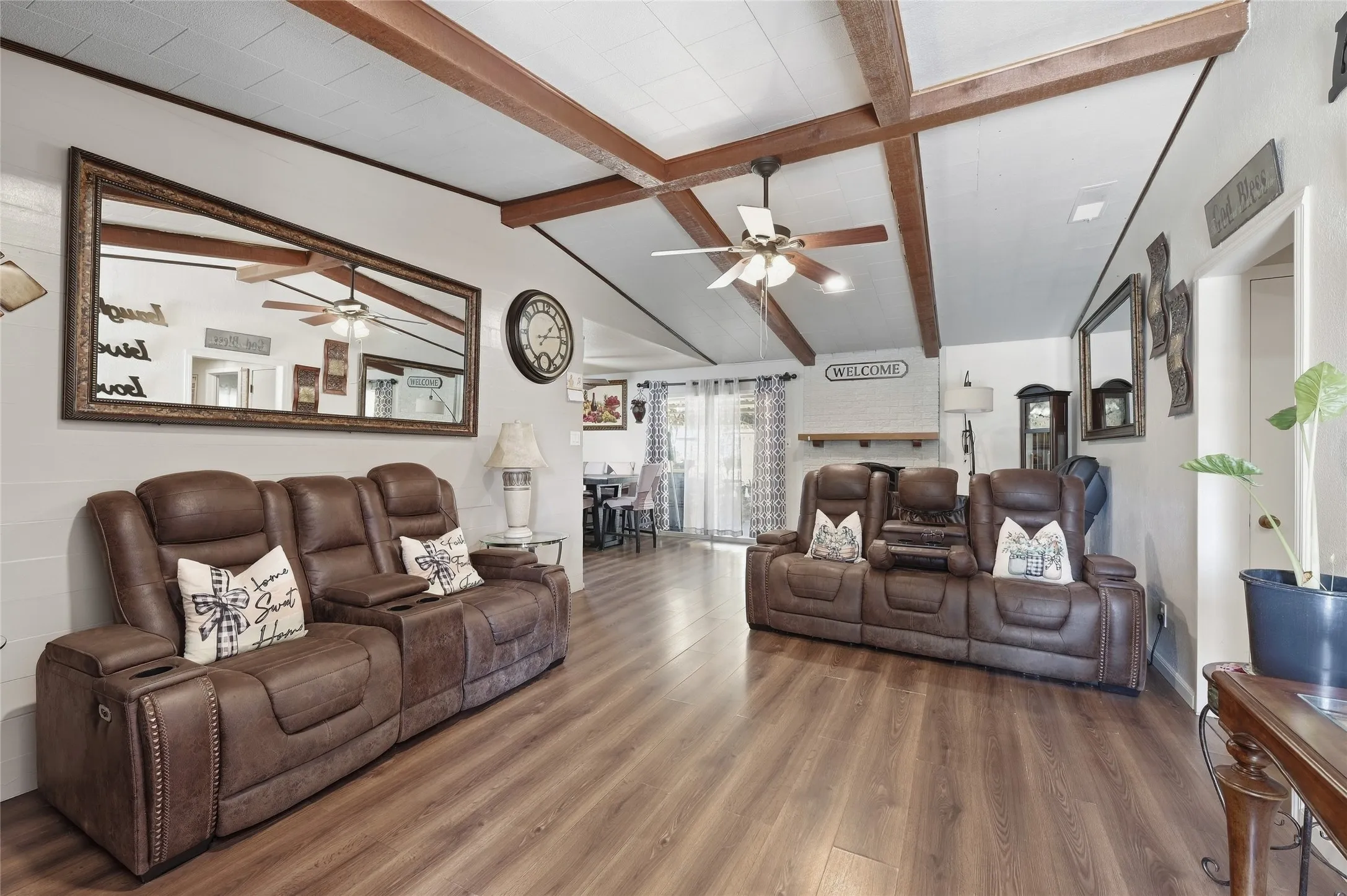 Single Family Residence For Sale in Fannin County , 503 Wes Michael Road, Bonham, Texas 75418, 2 Bedroom, 1 Bathroom, 2 Garage spaces, 1,215 Sqft, built in 1965, mls#21392931, Real Estate Agent in Bonham, Homes For Sale in Fannin county, Homes For Sale in Bonham, Realtor in Bonham Texas, Real Estate Brokerage Independent Realty Texas, Luminita Cordes Realtor