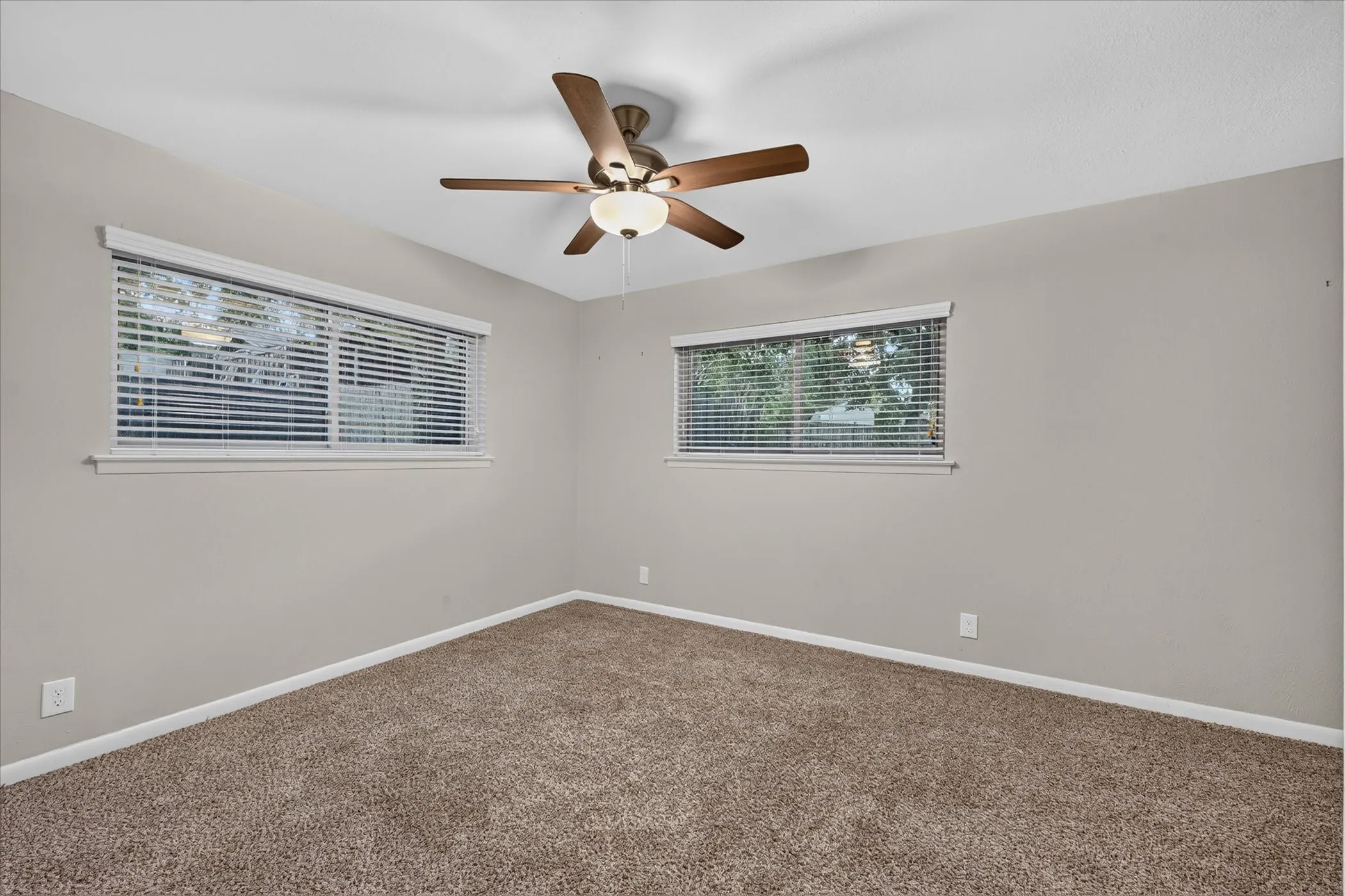 Single Family Residence For Sale in Tarrant County , 844 Woodcrest Drive, Hurst, Texas 76053, 3 Bedroom, 2 Bathroom, 2 Garage spaces, 2,266 Sqft, built in 1961, mls#21400494, Real Estate Agent in Hurst, Homes For Sale in Tarrant county, Homes For Sale in Hurst, Realtor in Hurst Texas, Real Estate Brokerage Independent Realty Texas, Luminita Cordes Realtor